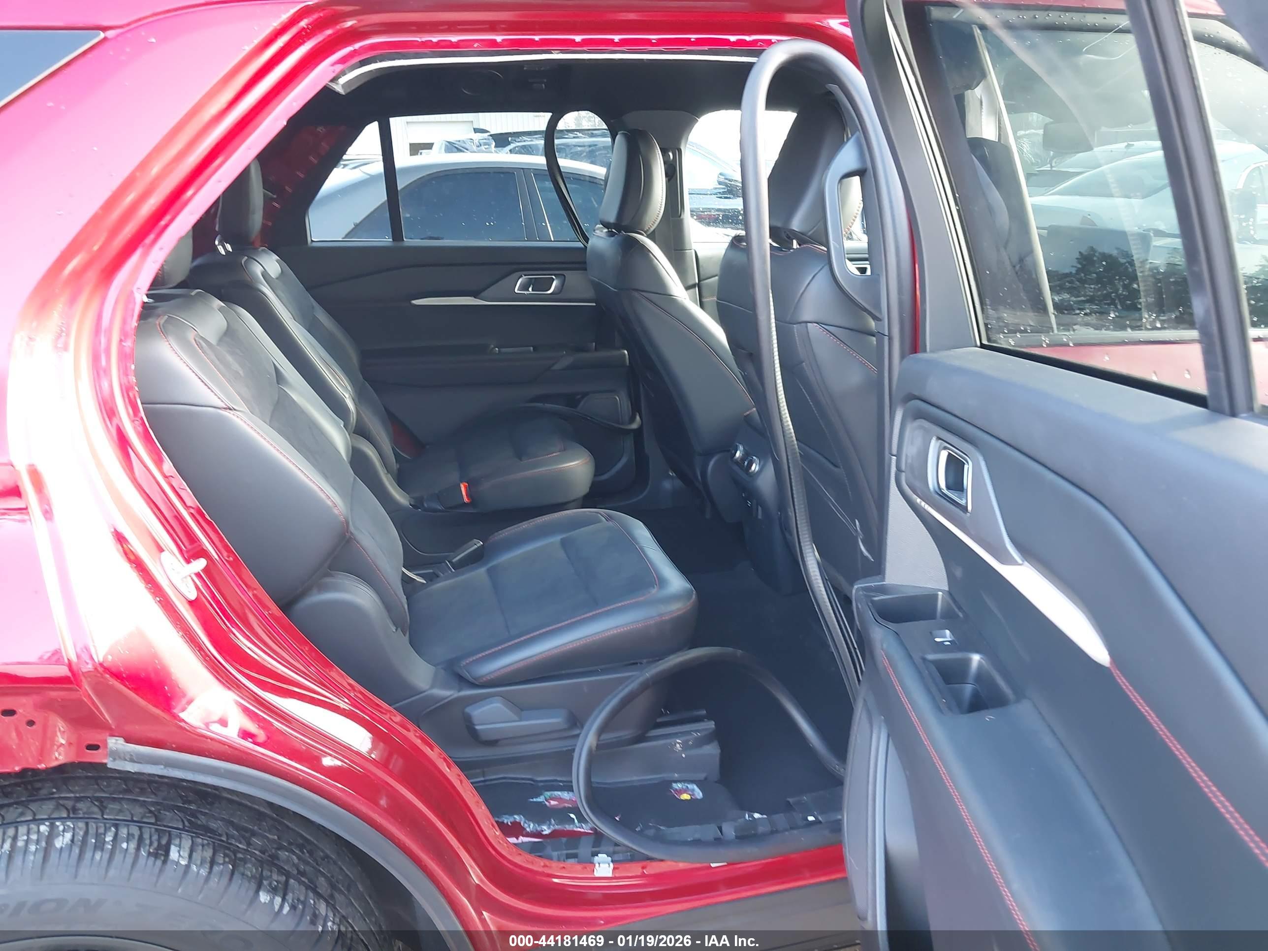 FORD EXPLORER image 8