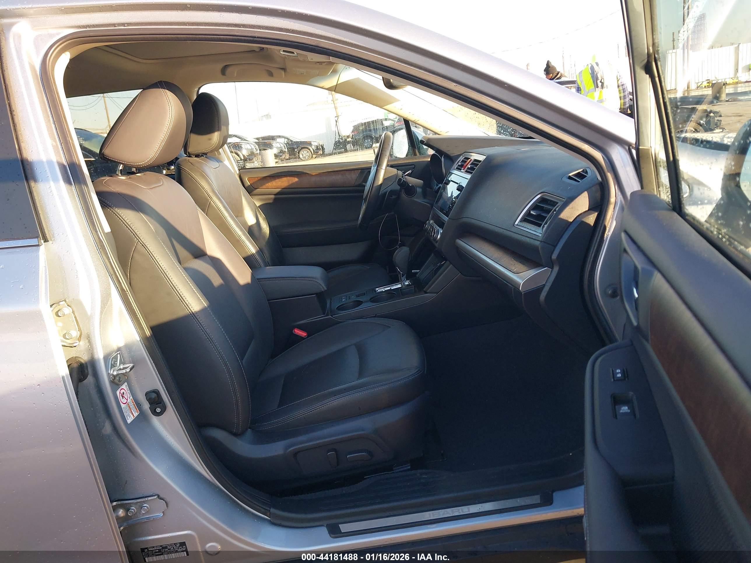 SUBARU OUTBACK image 5