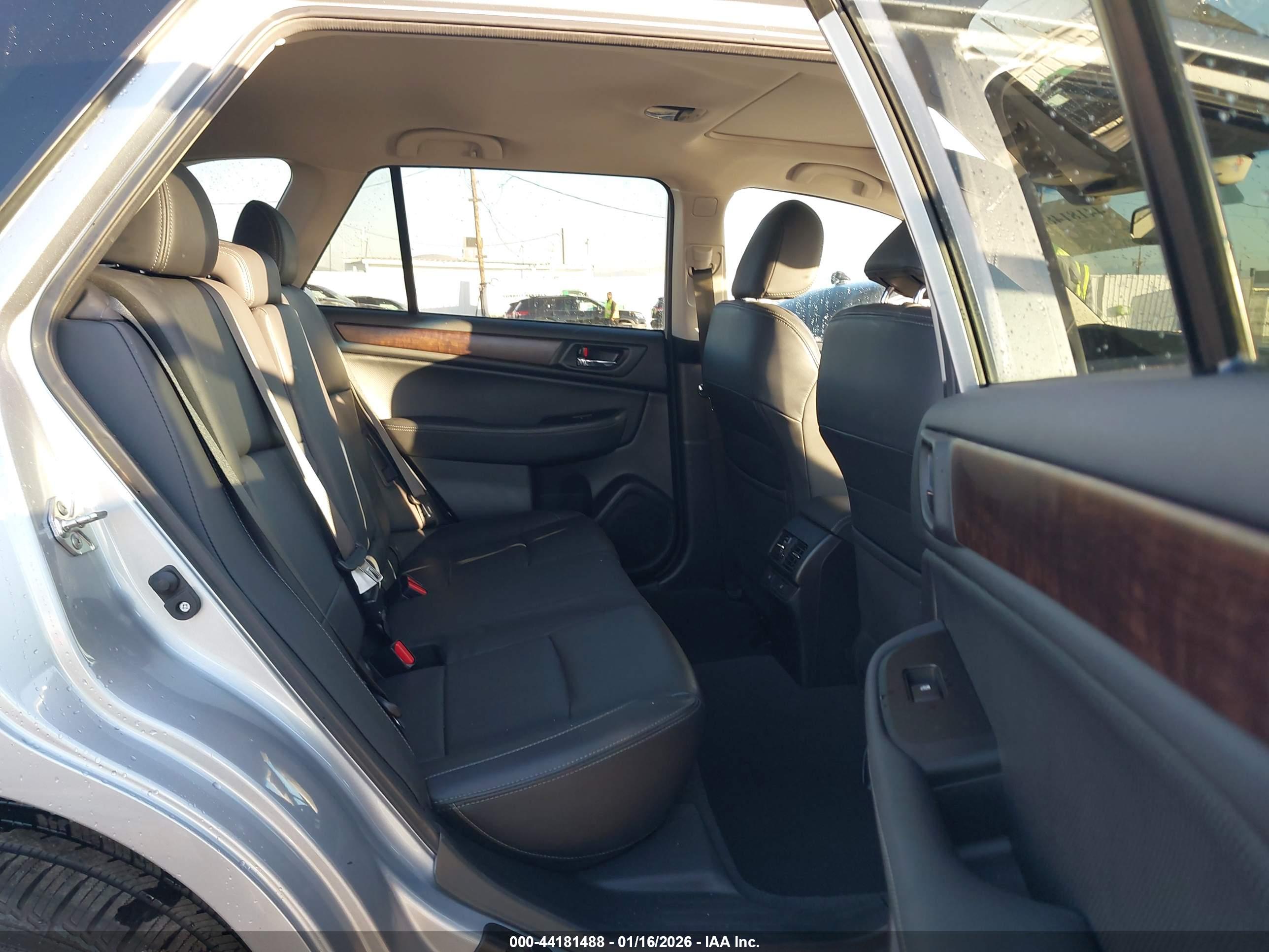 SUBARU OUTBACK image 8