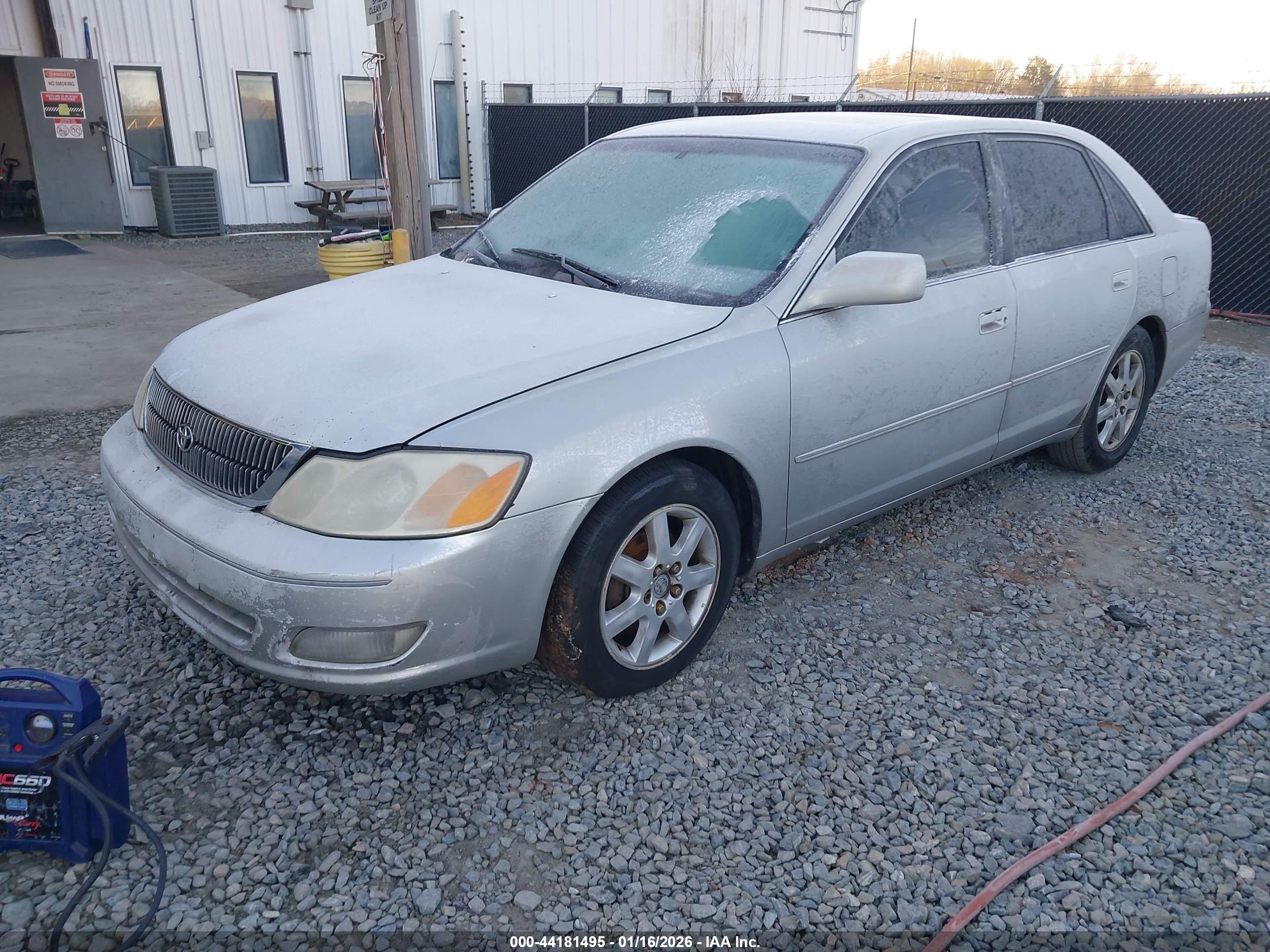 TOYOTA AVALON image 2