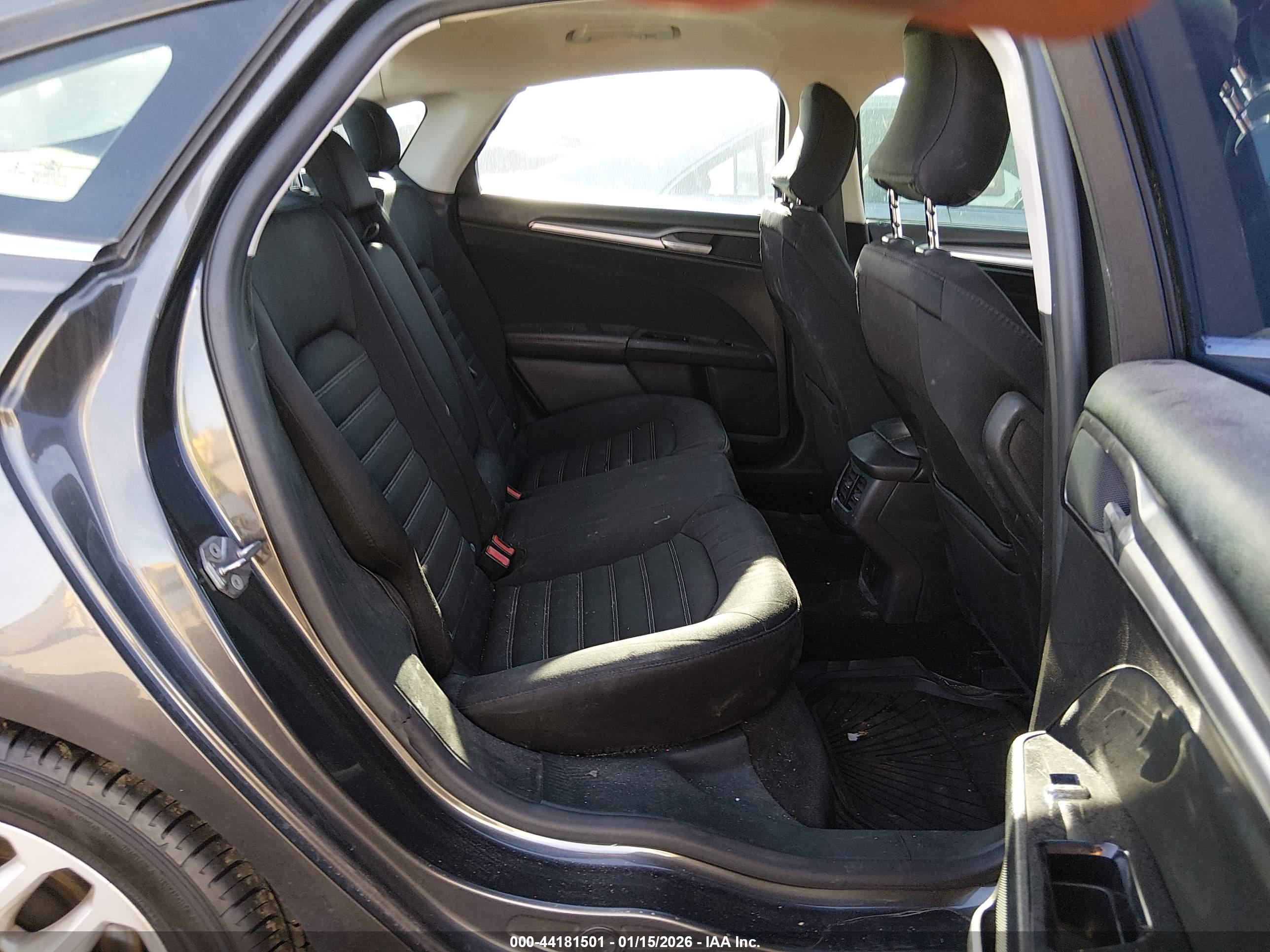 FORD FUSION image 8