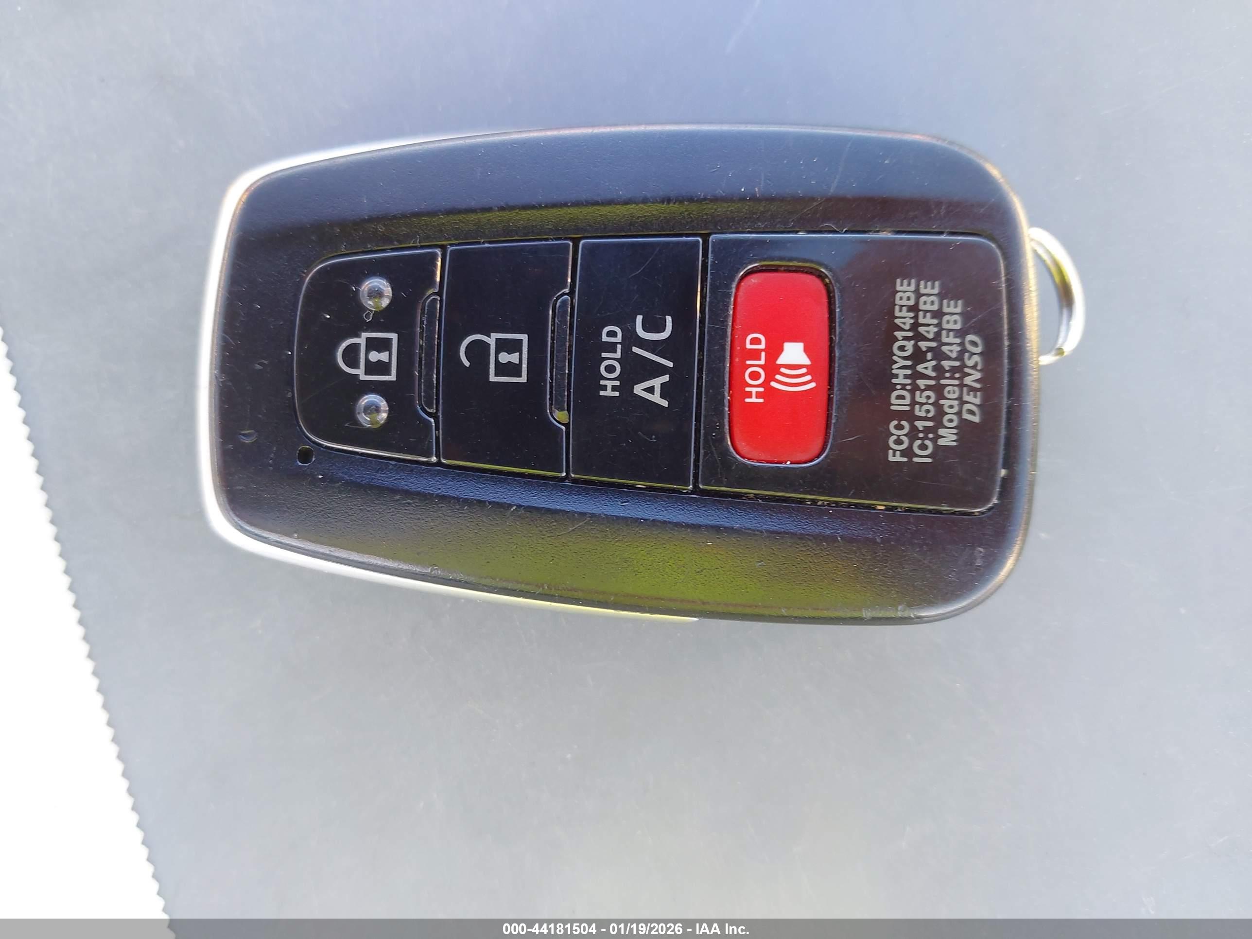 TOYOTA PRIUS image 11