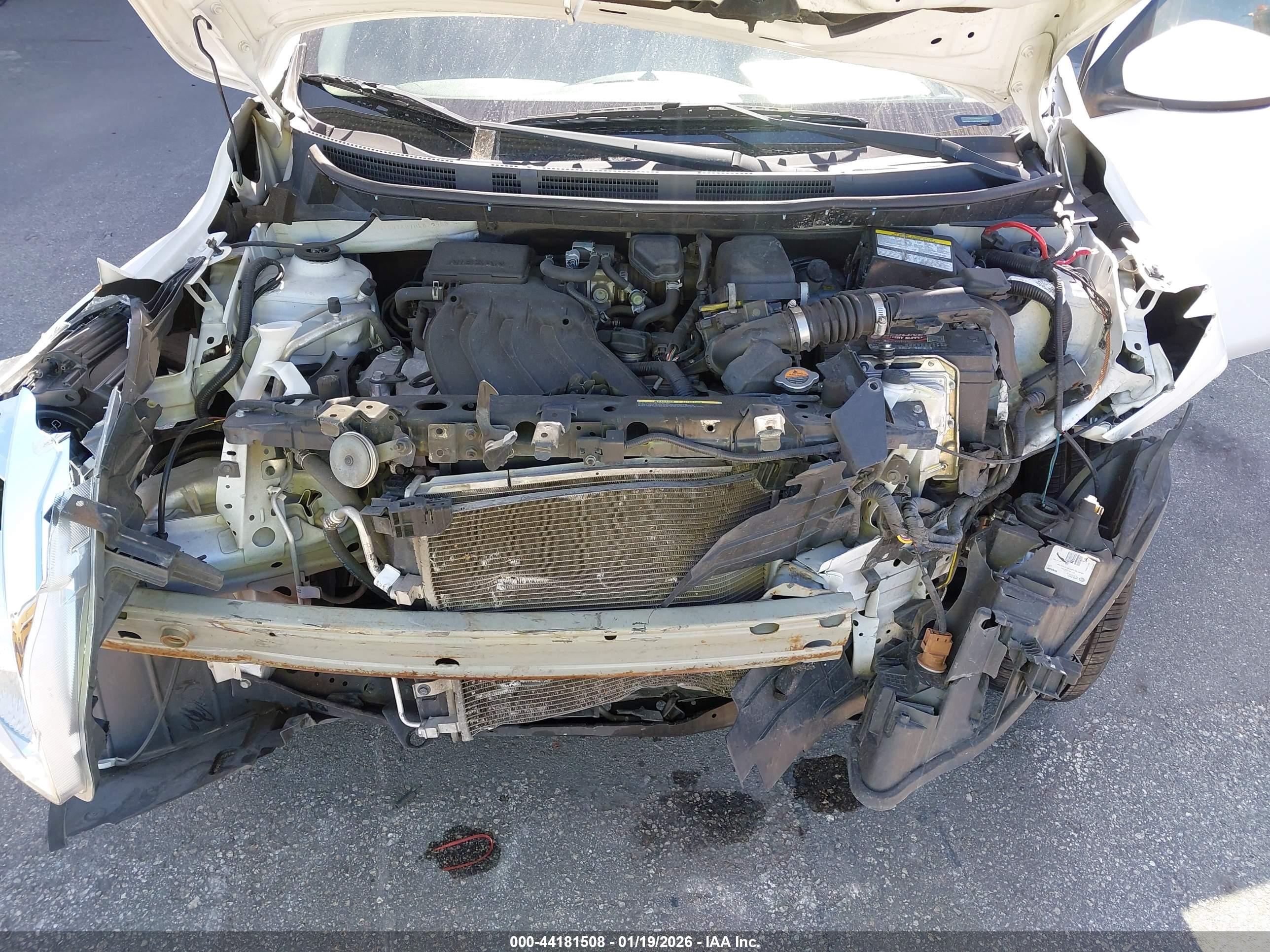 NISSAN VERSA image 10