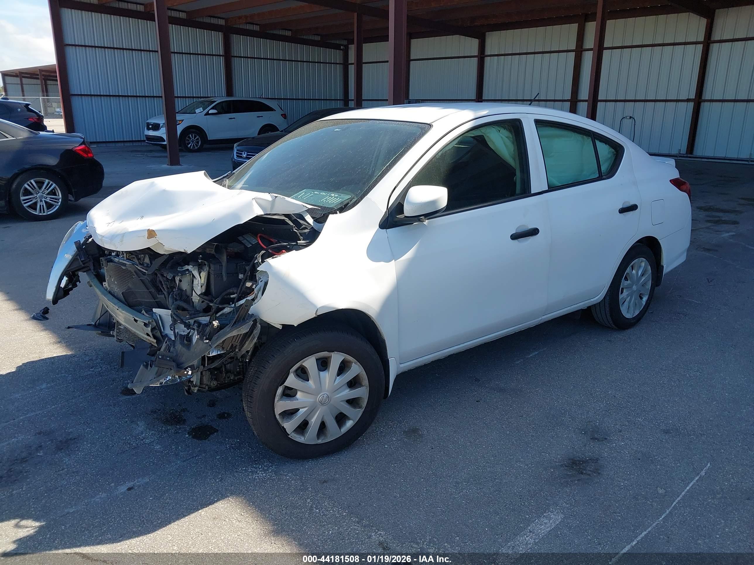 NISSAN VERSA image 2
