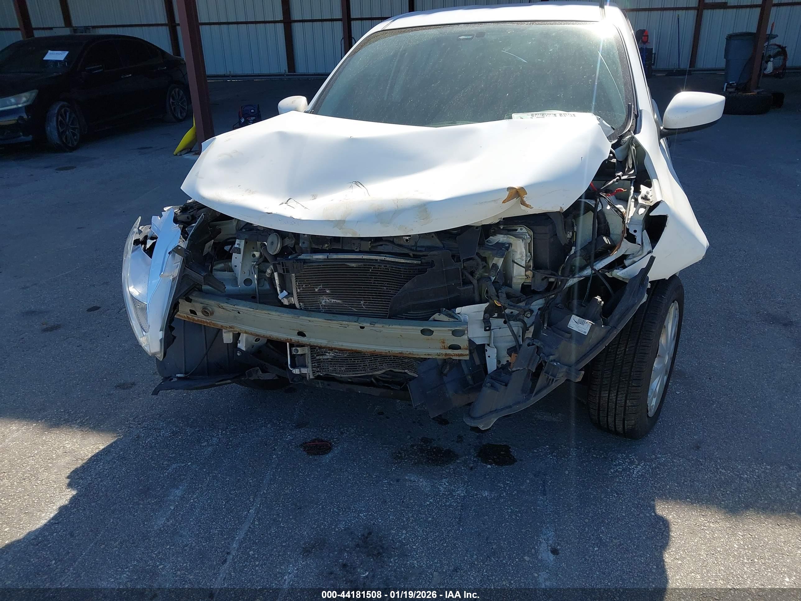 NISSAN VERSA image 6