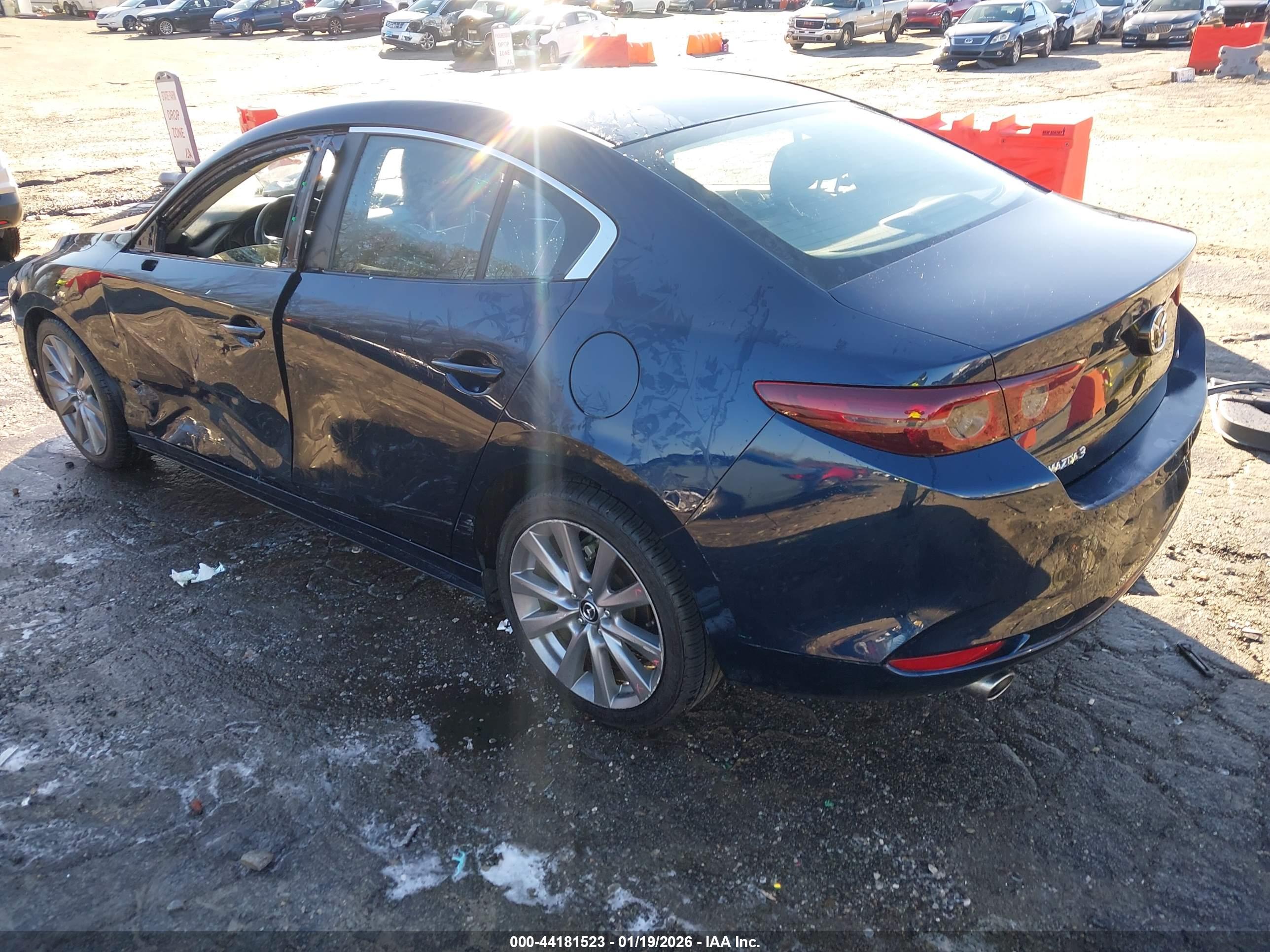 MAZDA MAZDA3 image 3