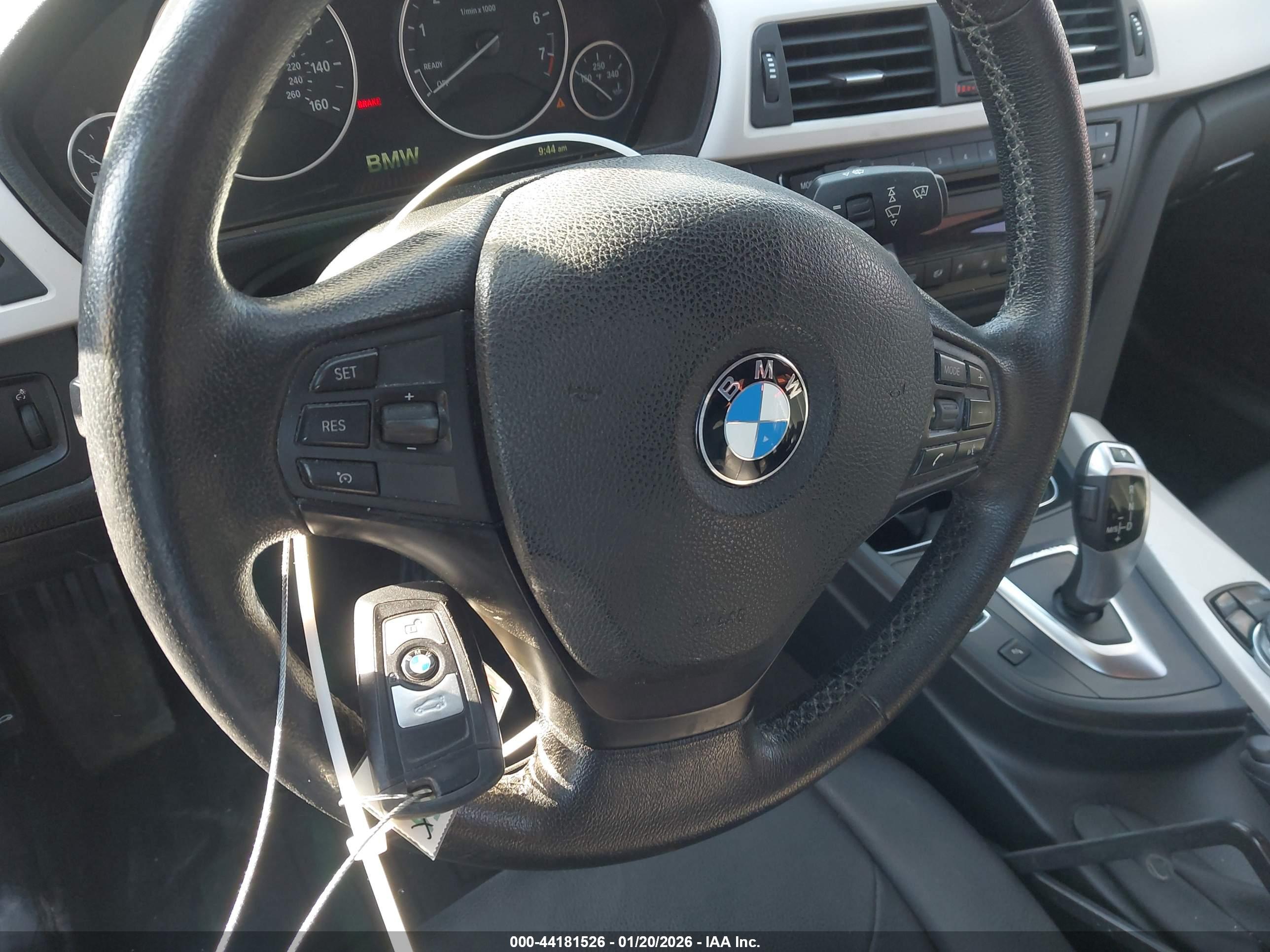 BMW 320I image 11