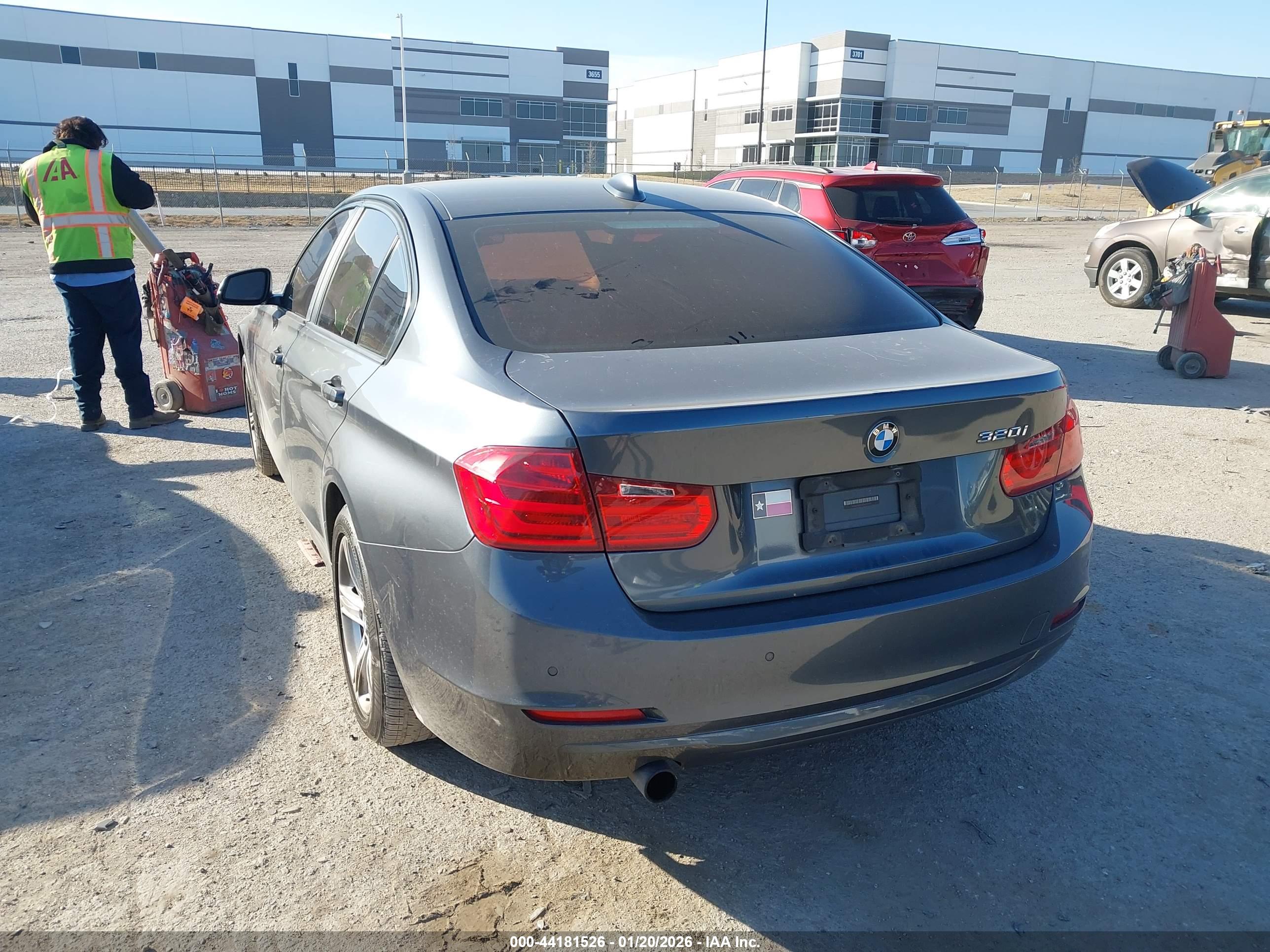 BMW 320I image 3