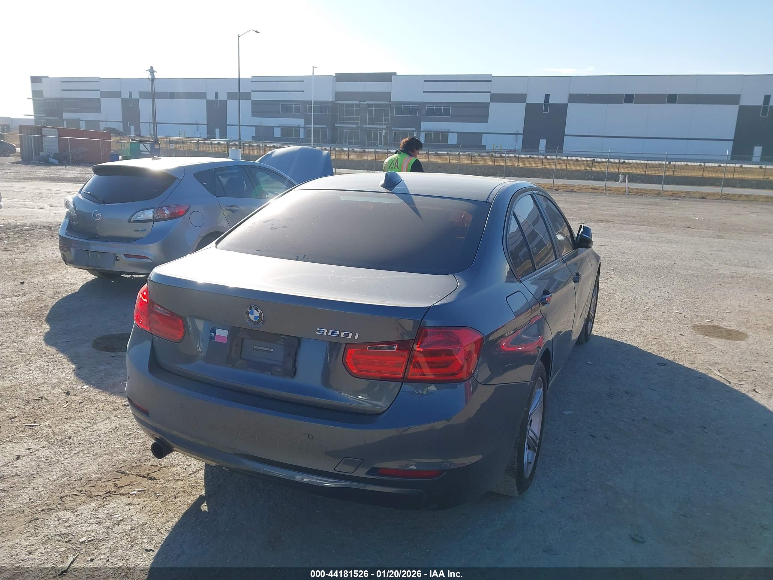 BMW 320I image 4