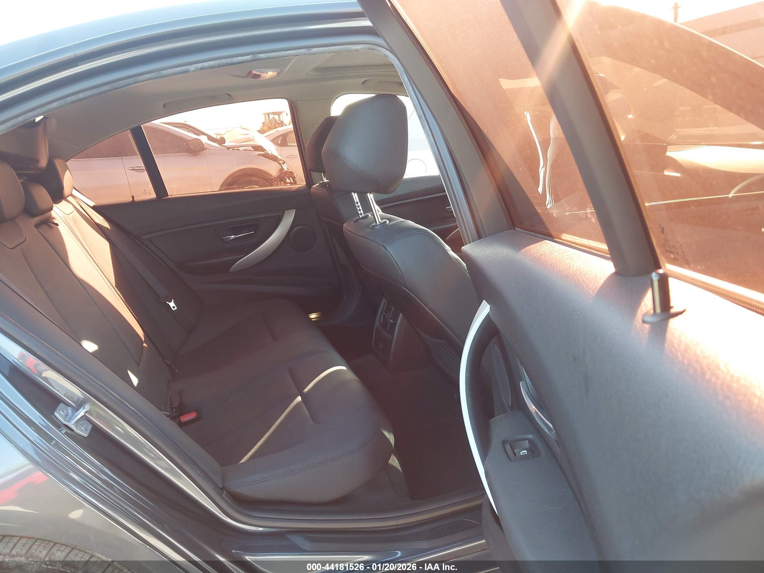 BMW 320I image 8