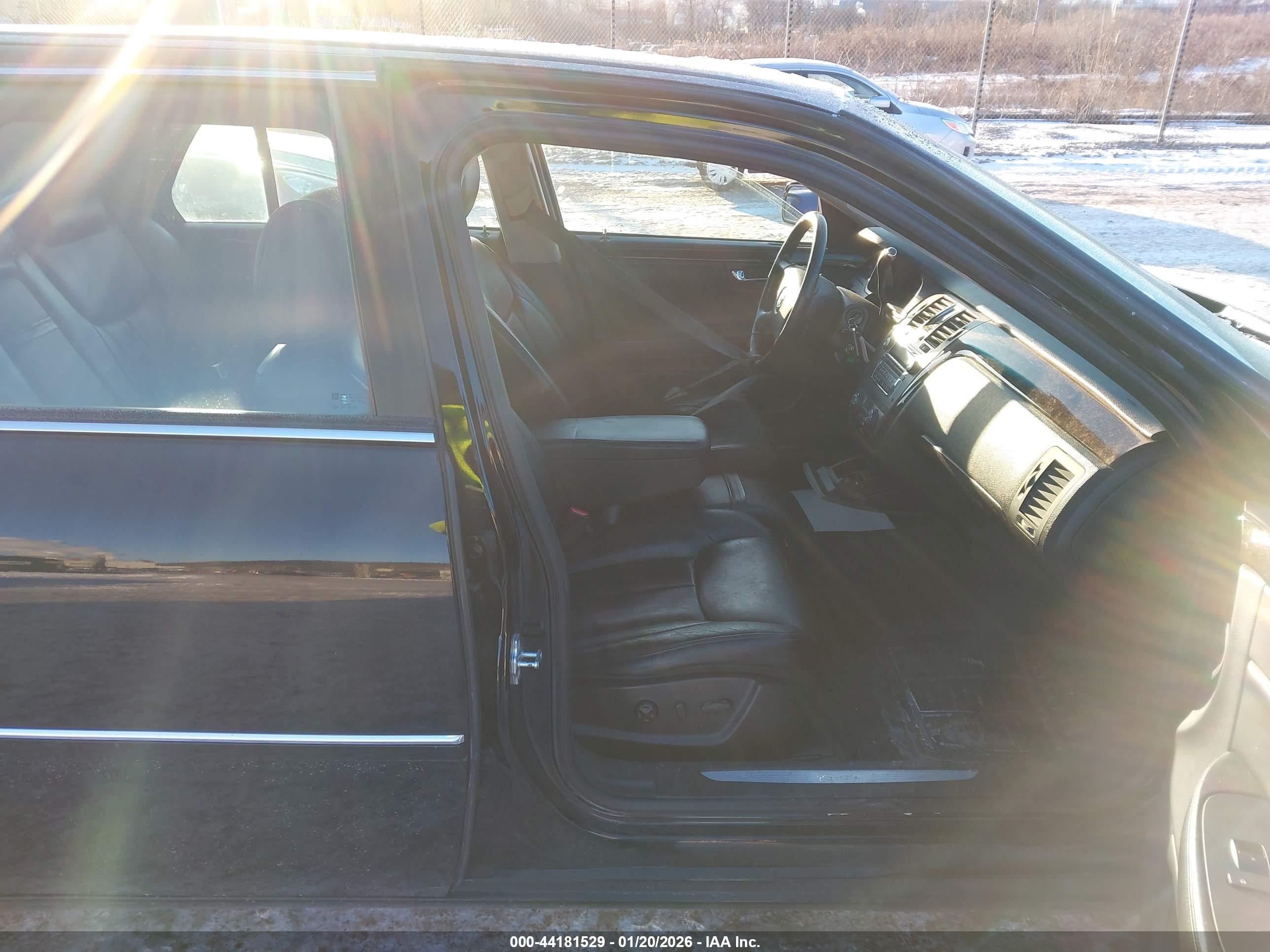 CADILLAC DTS image 5