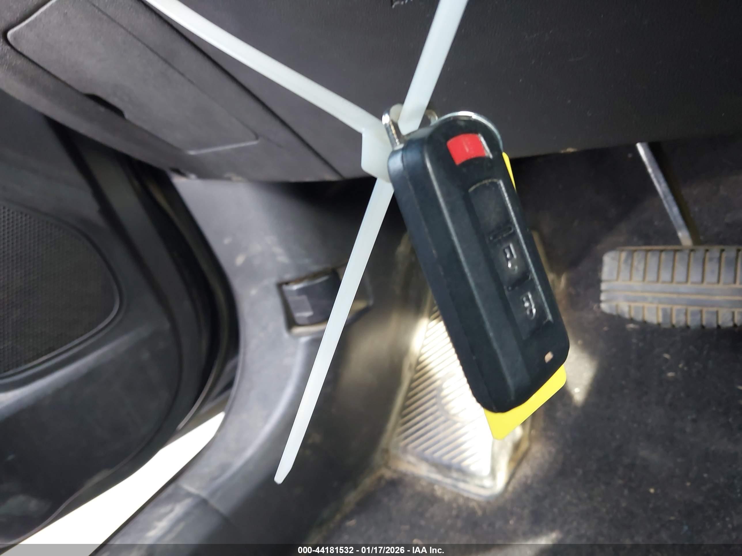 MITSUBISHI OUTLANDER image 11