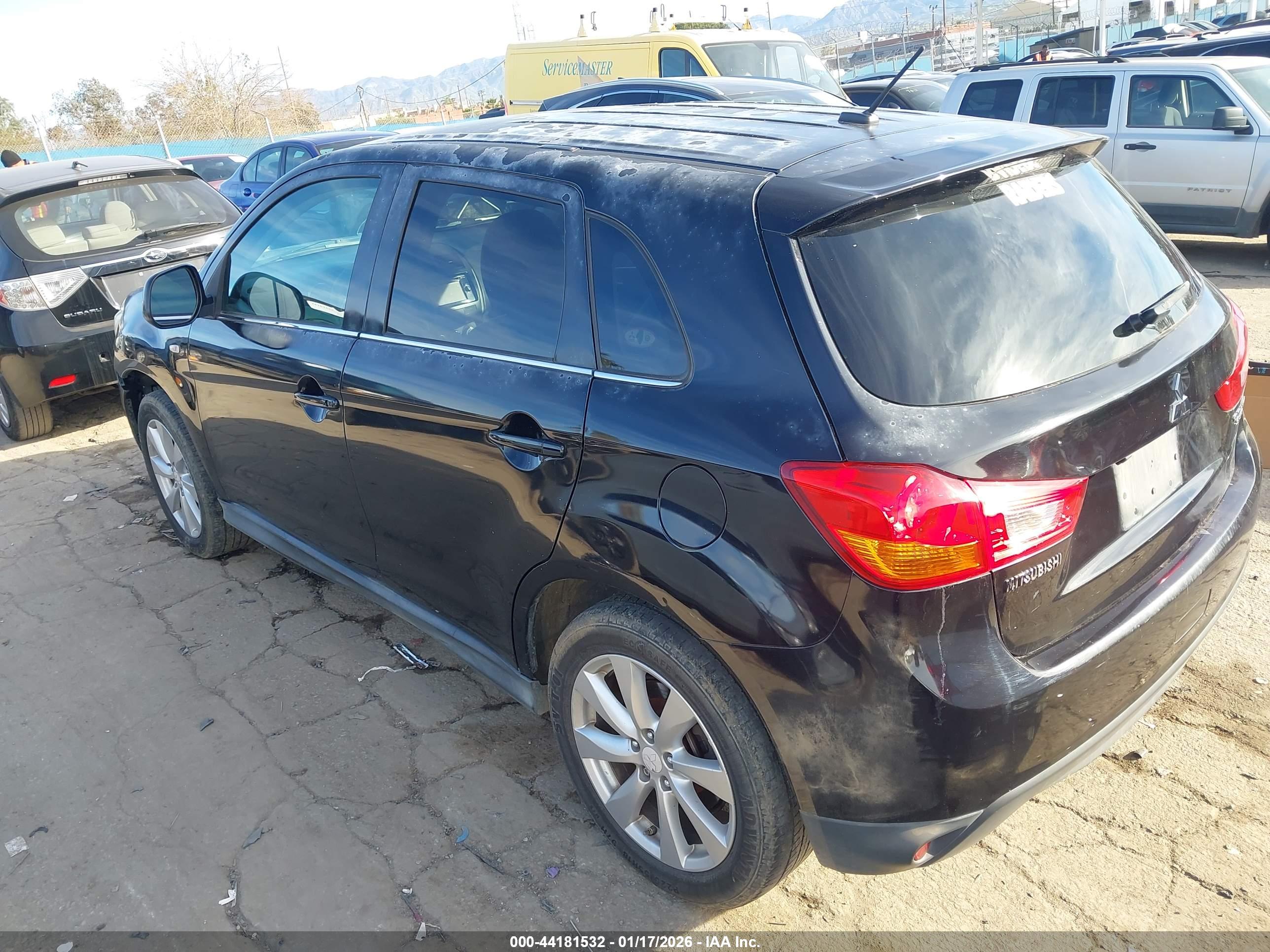 MITSUBISHI OUTLANDER image 3