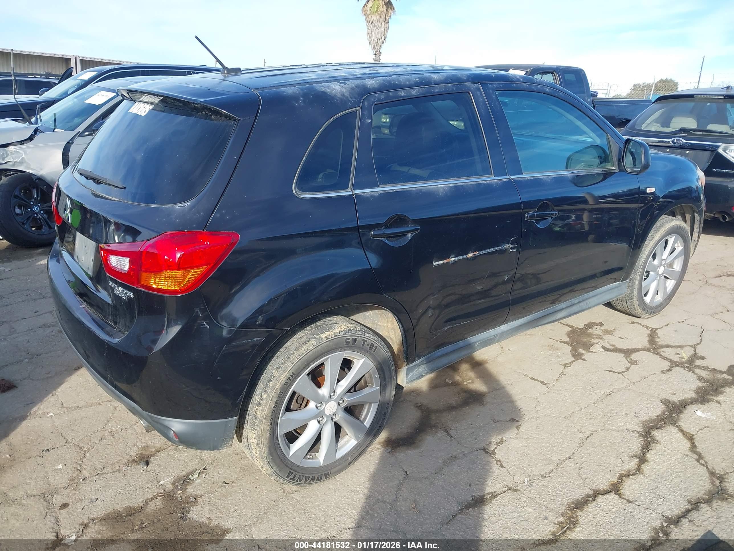 MITSUBISHI OUTLANDER image 4