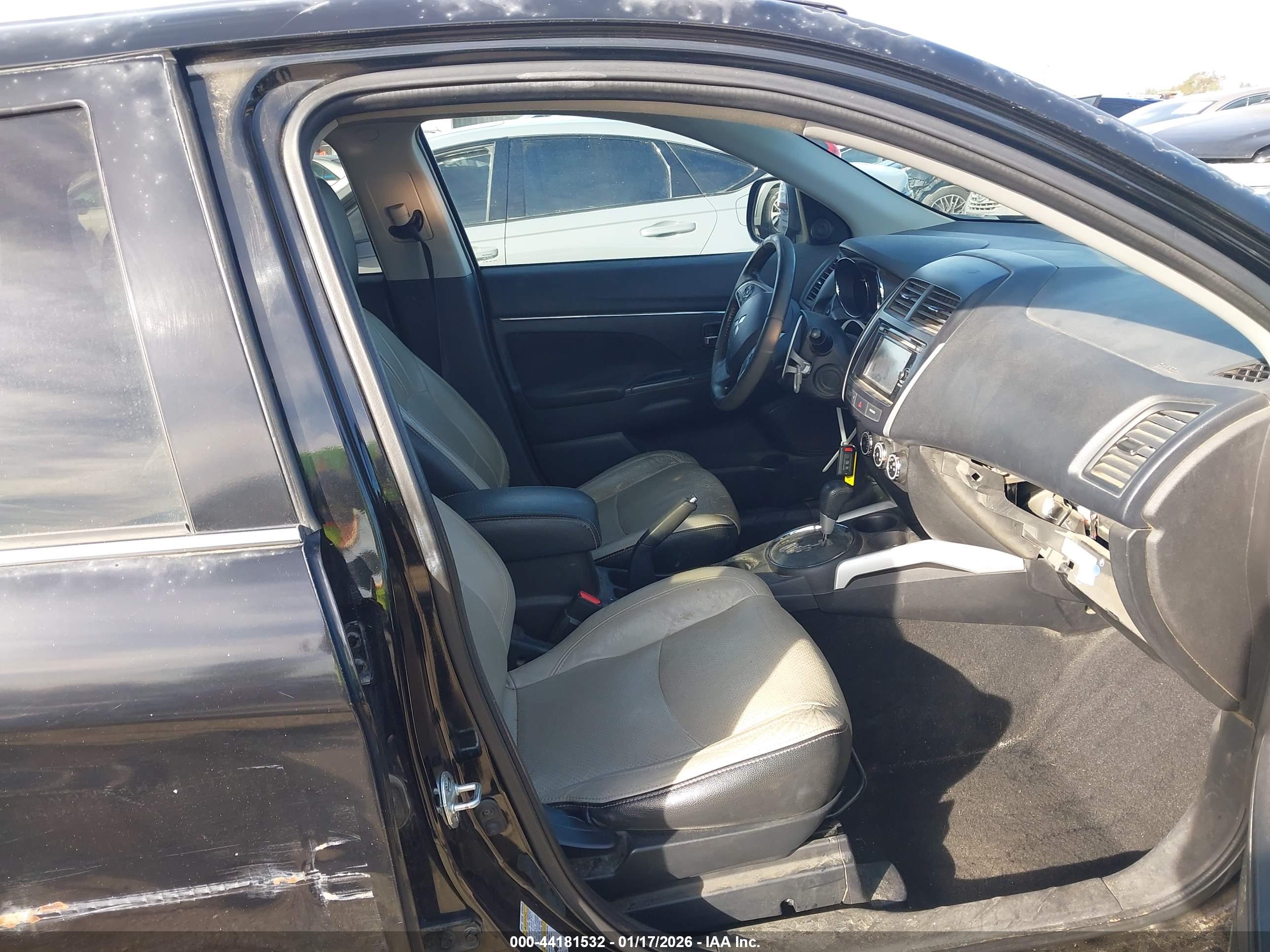 MITSUBISHI OUTLANDER image 5