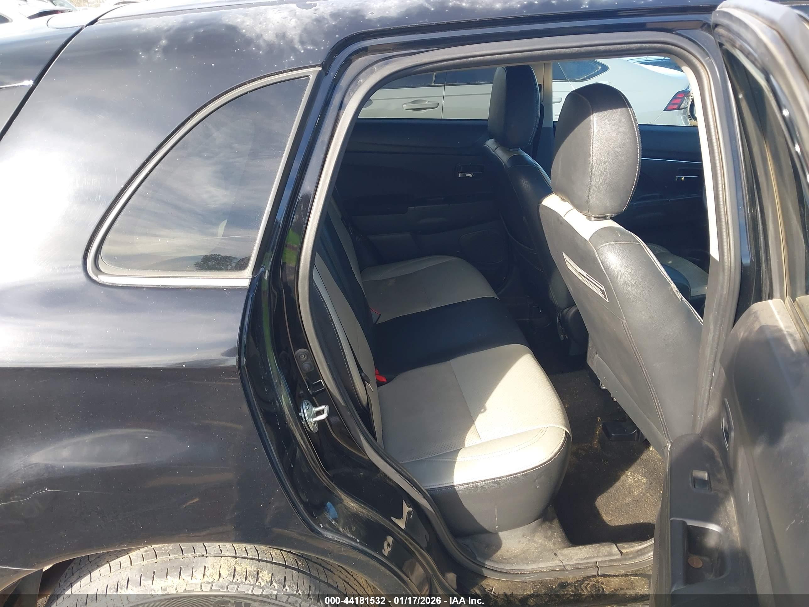 MITSUBISHI OUTLANDER image 8