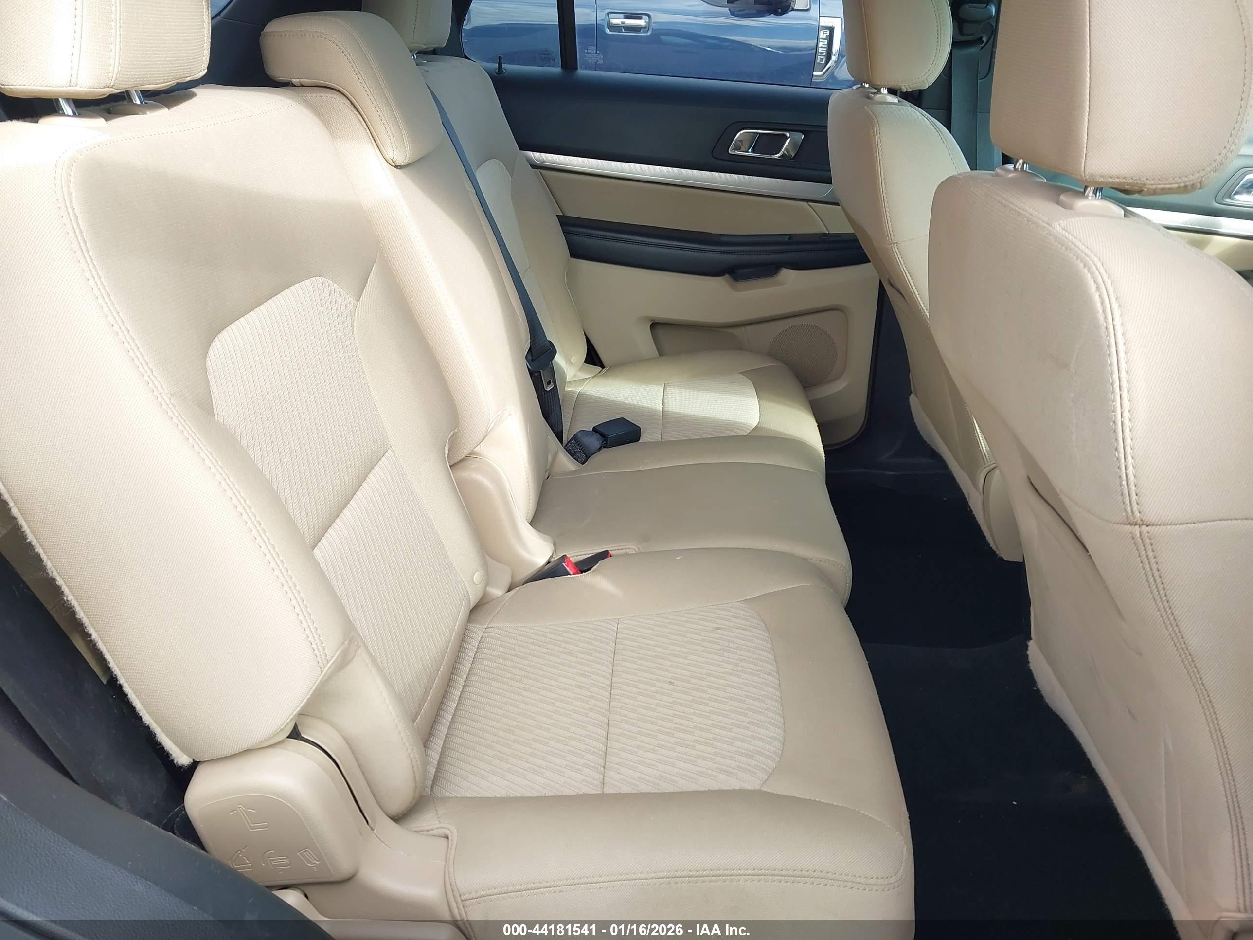 FORD EXPLORER image 8