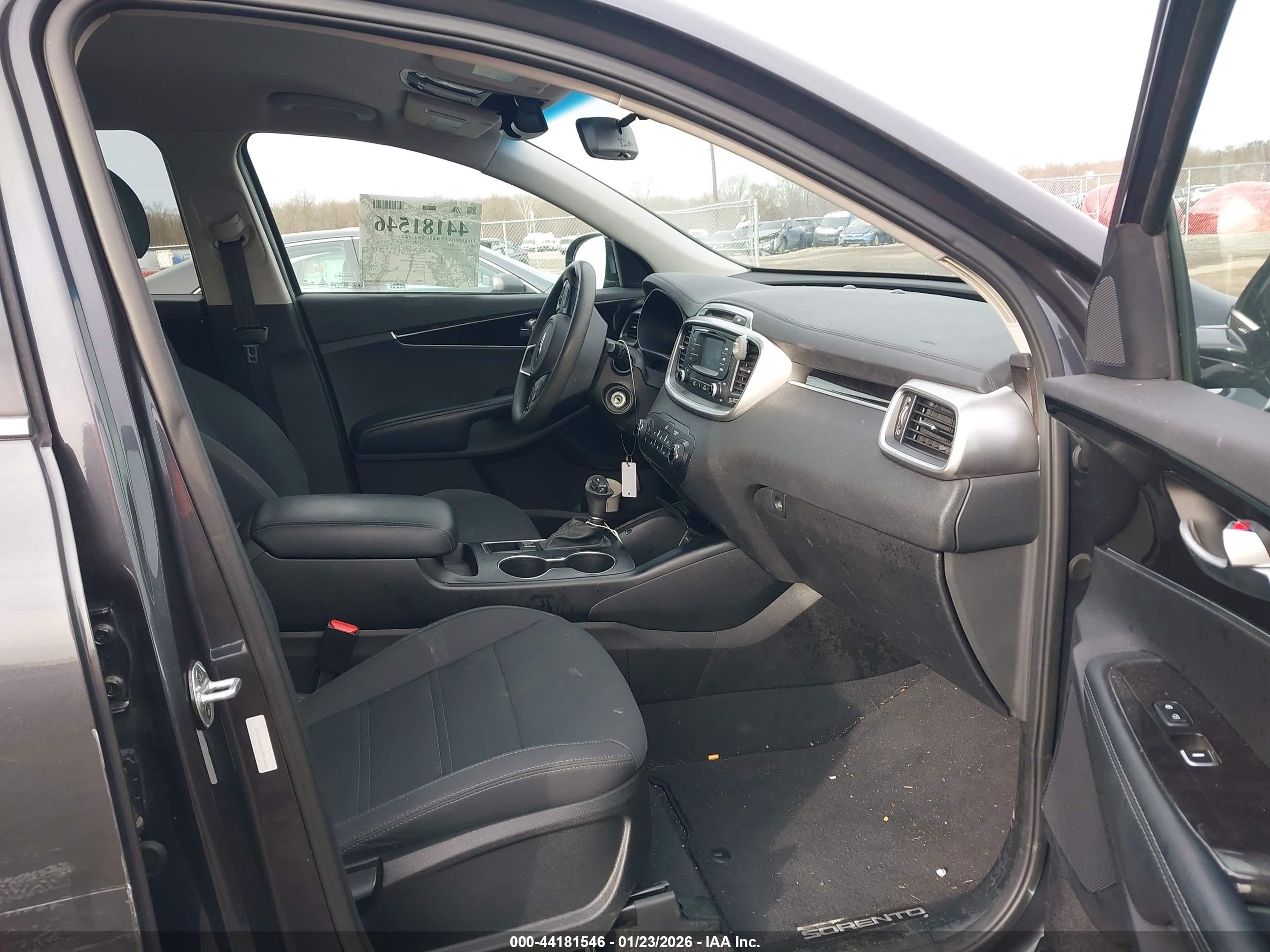 KIA SORENTO image 5