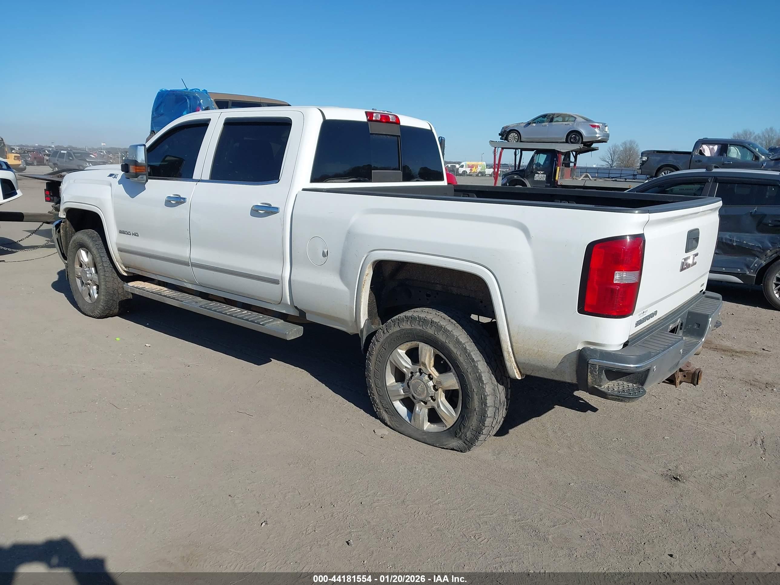 GMC SIERRA image 3