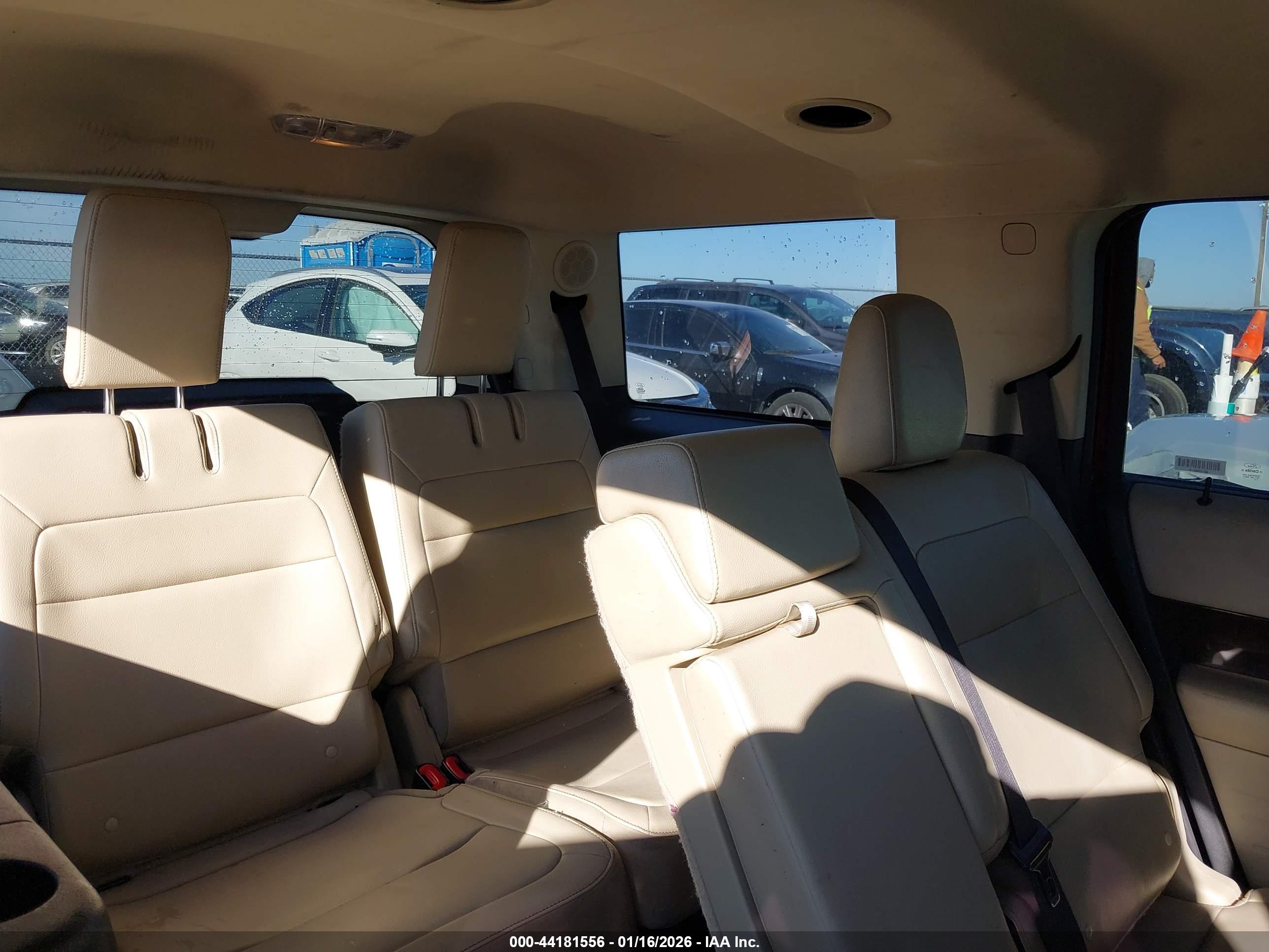 FORD FLEX image 8