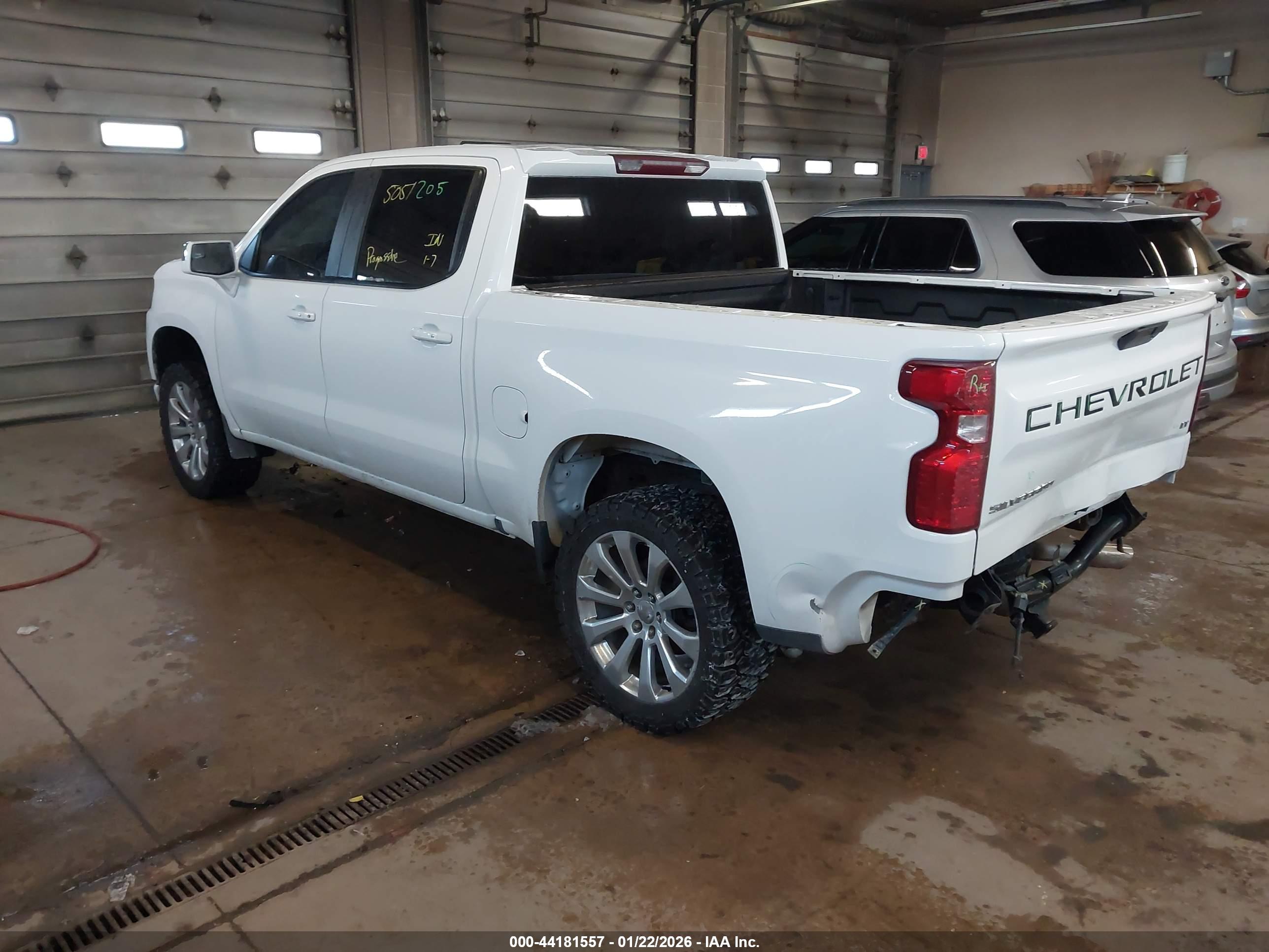 CHEVROLET SILVERADO image 3