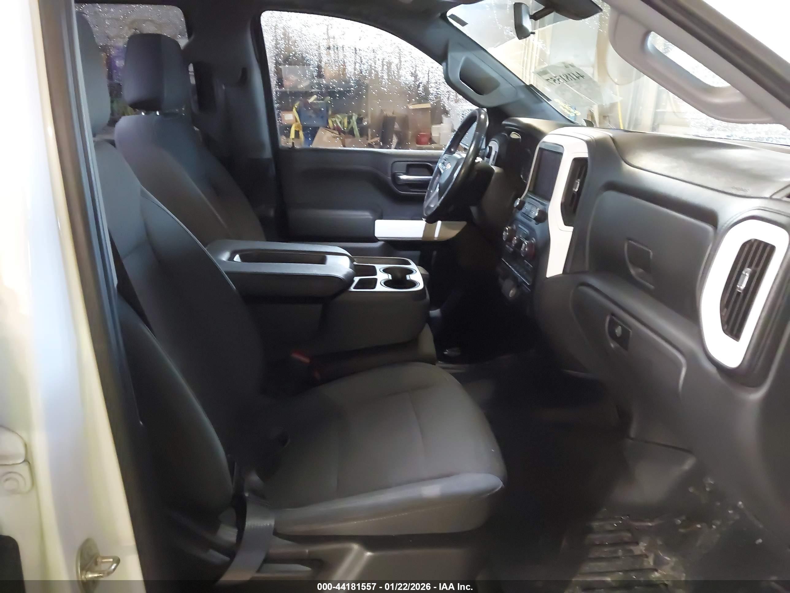 CHEVROLET SILVERADO image 5