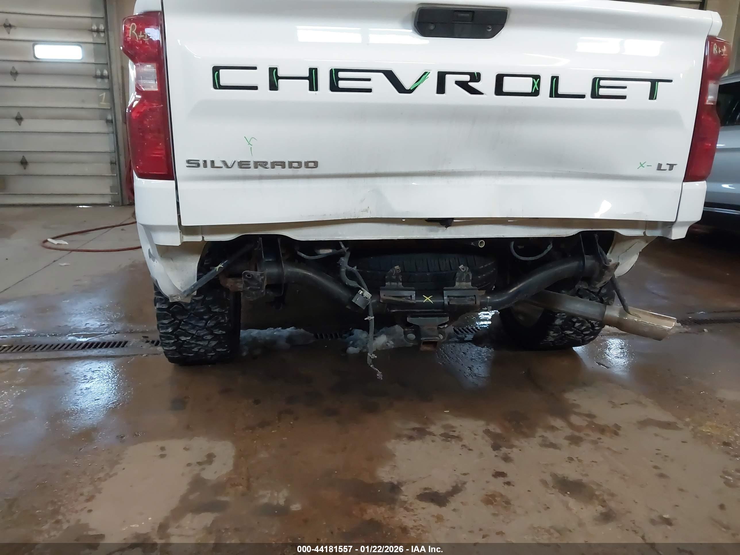 CHEVROLET SILVERADO image 6