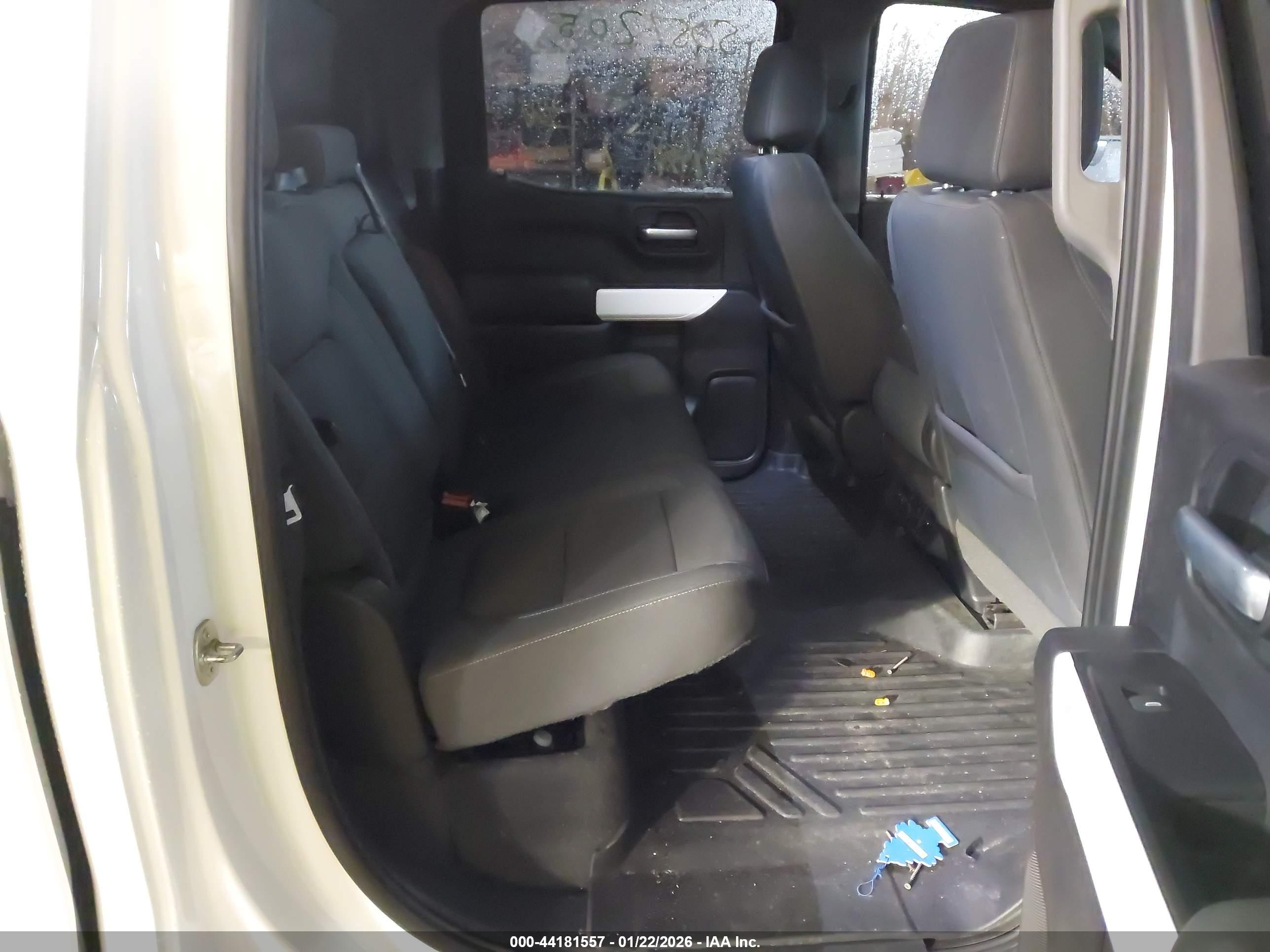 CHEVROLET SILVERADO image 8