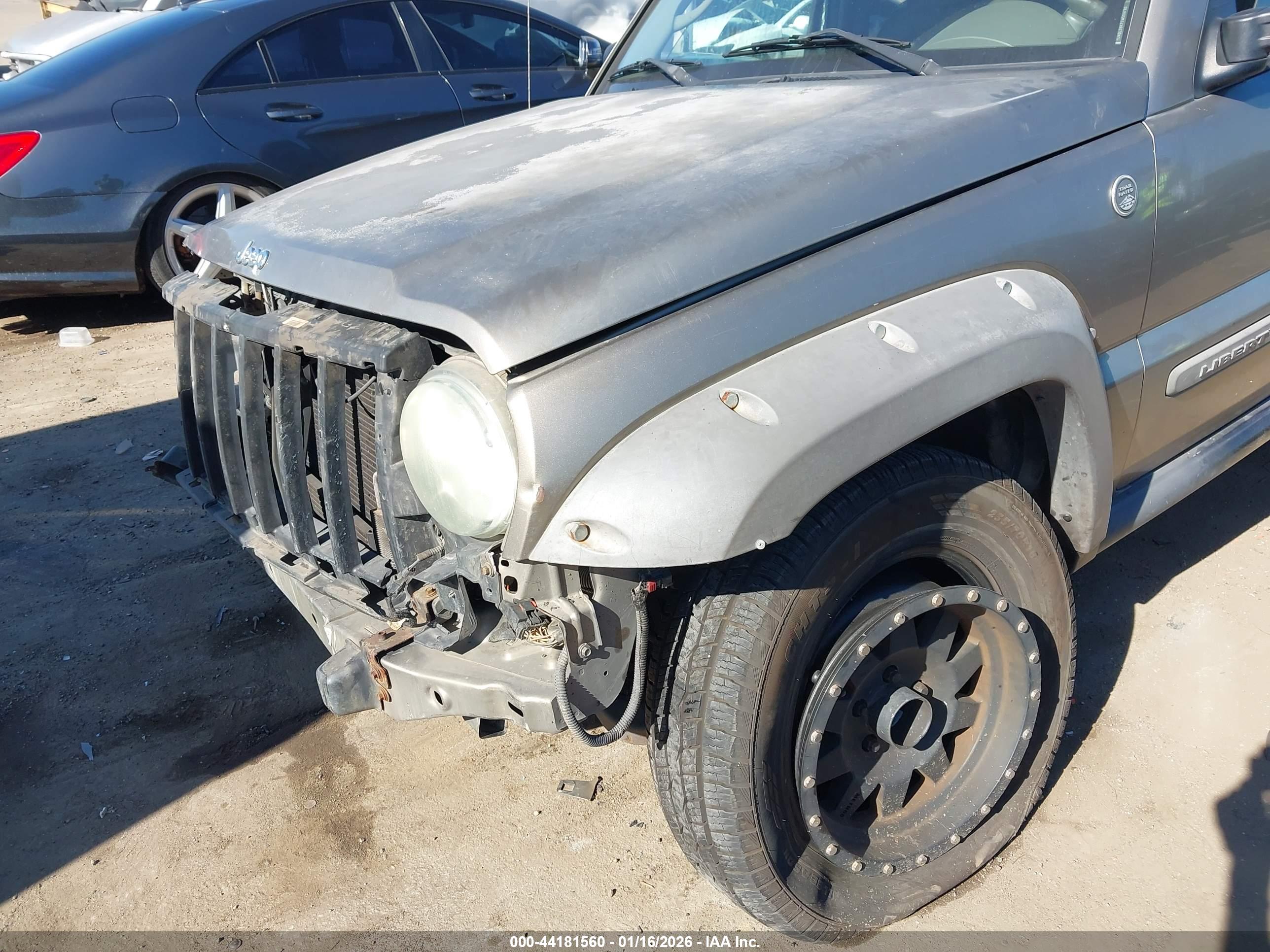 JEEP LIBERTY image 6