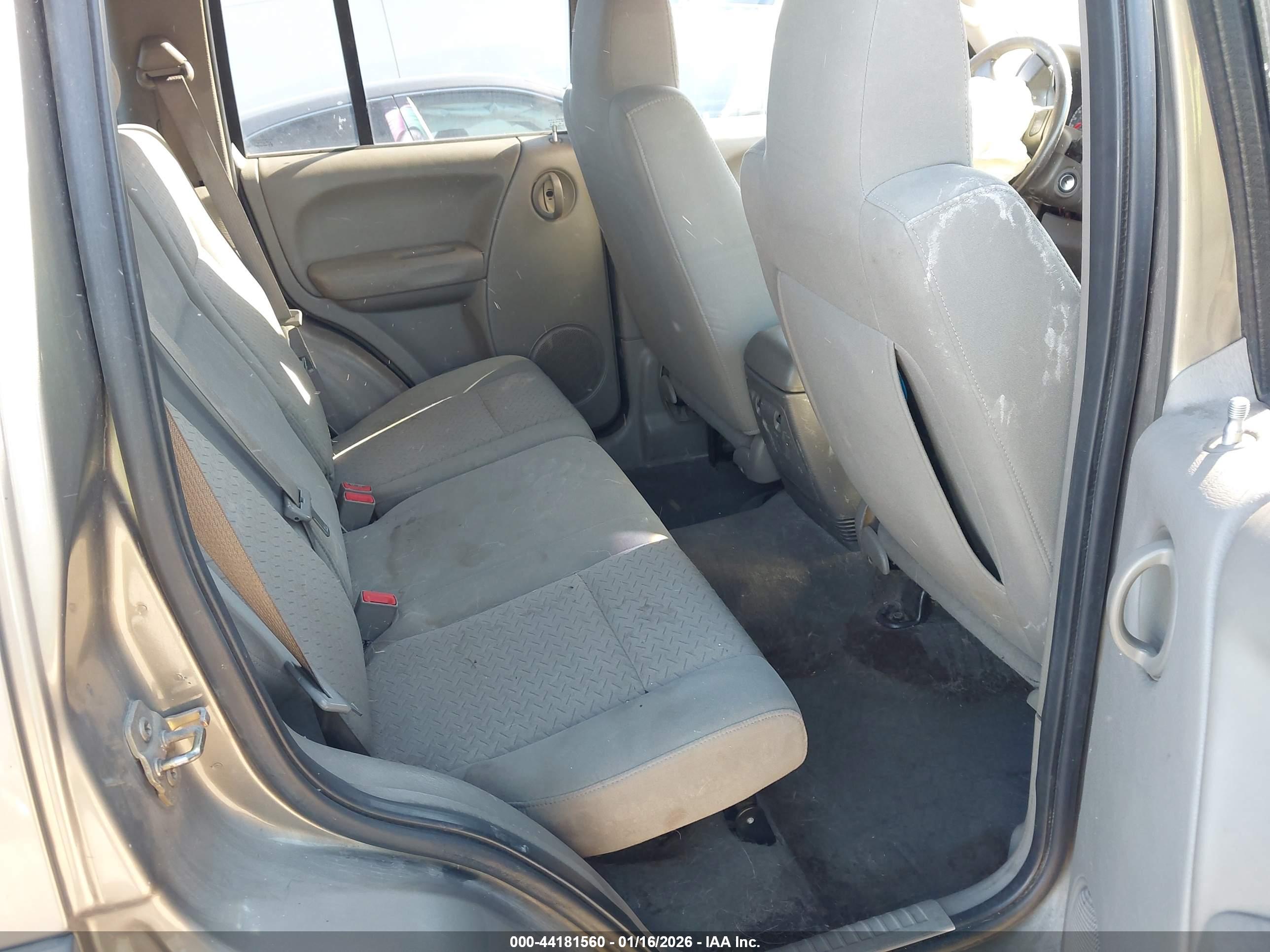 JEEP LIBERTY image 8