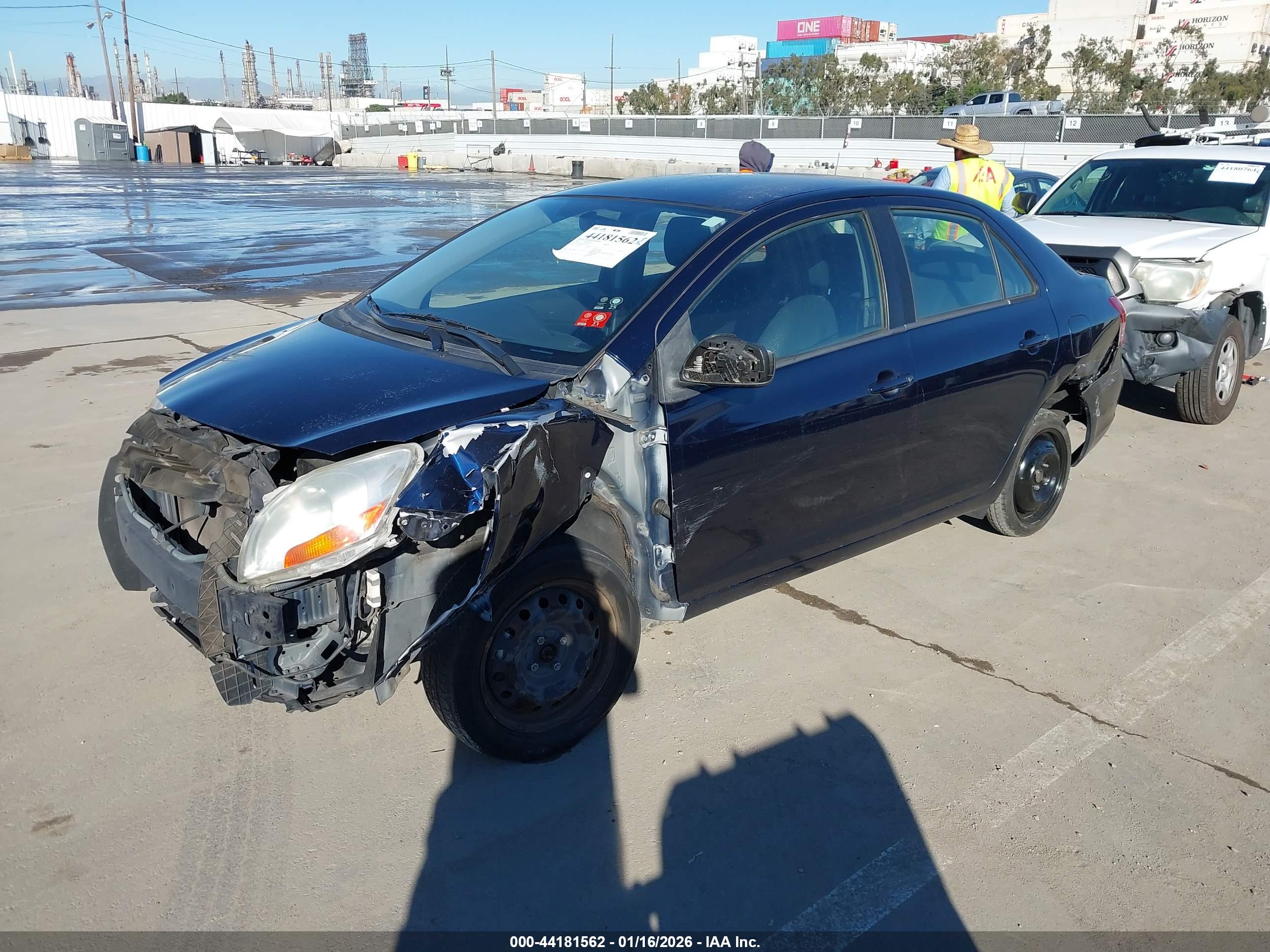 TOYOTA YARIS image 2