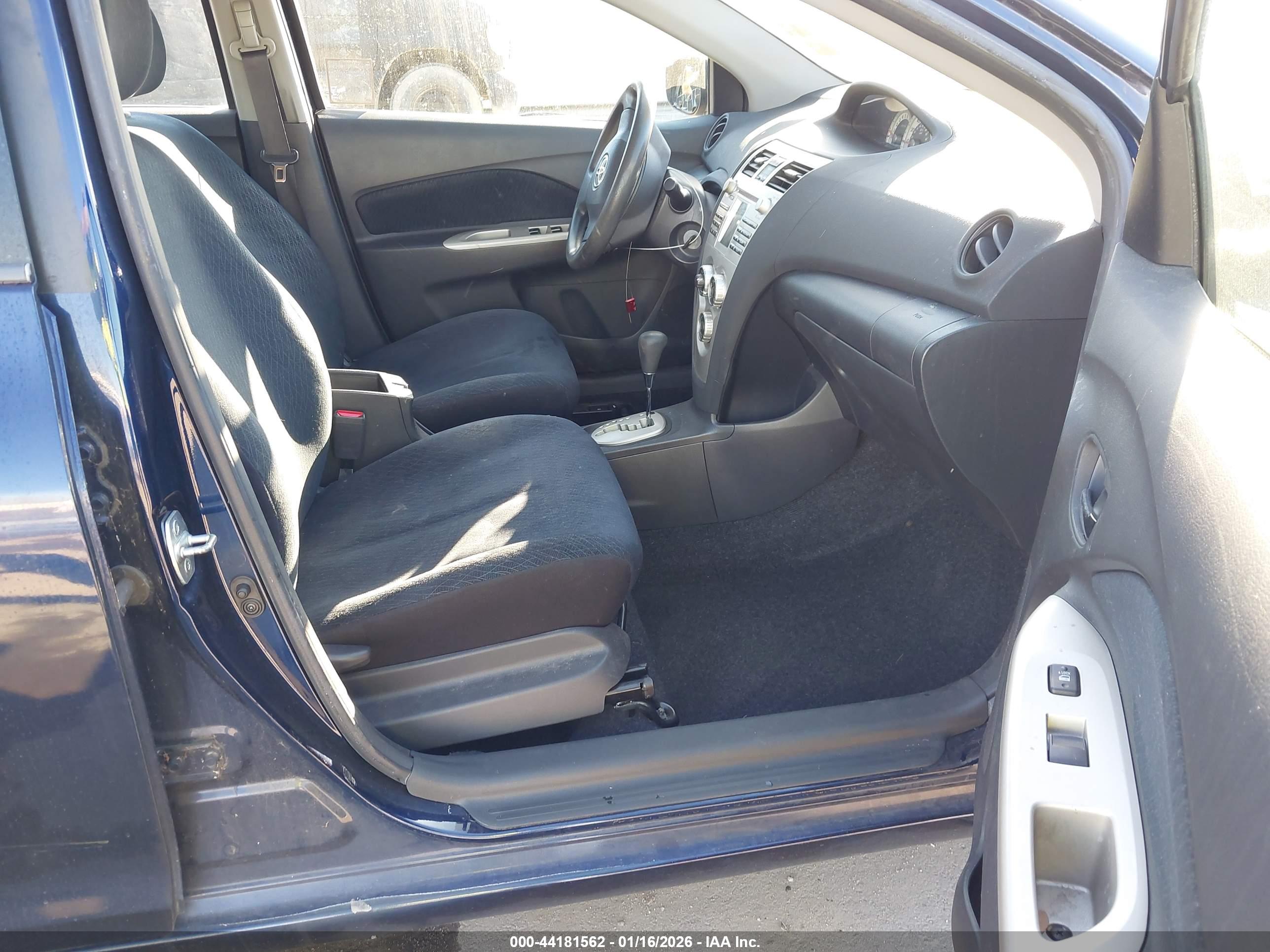 TOYOTA YARIS image 5