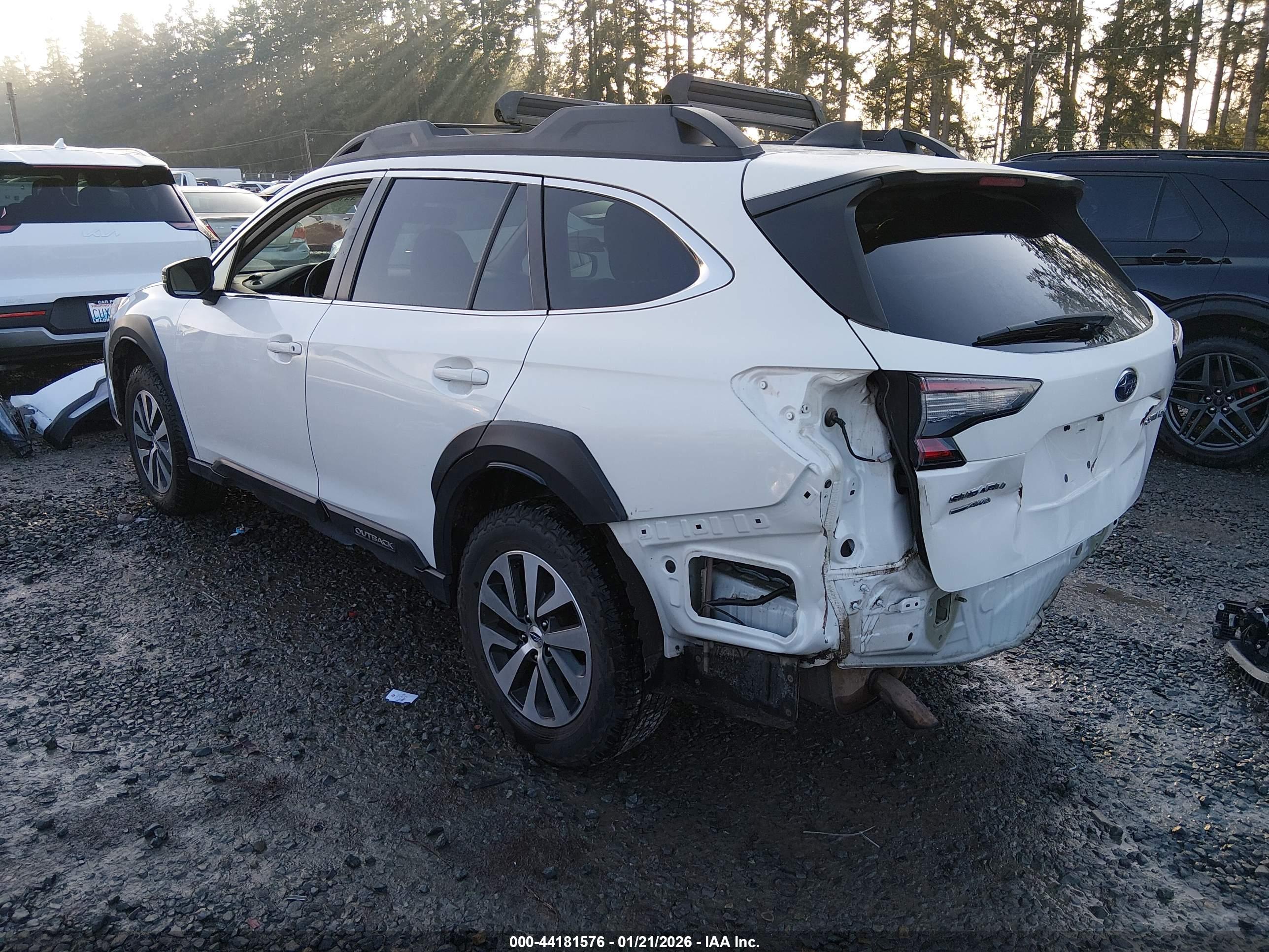 SUBARU OUTBACK image 3
