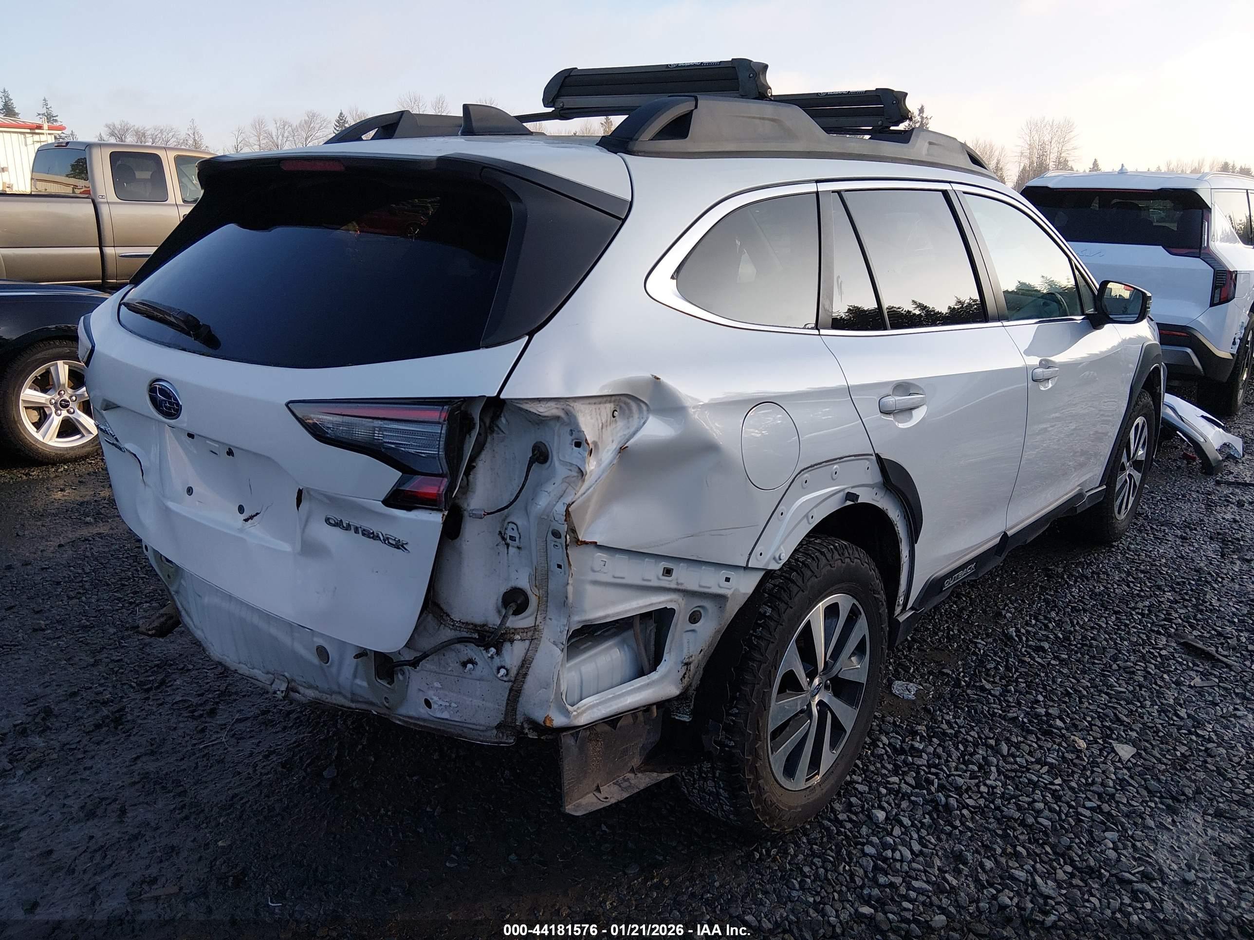 SUBARU OUTBACK image 4