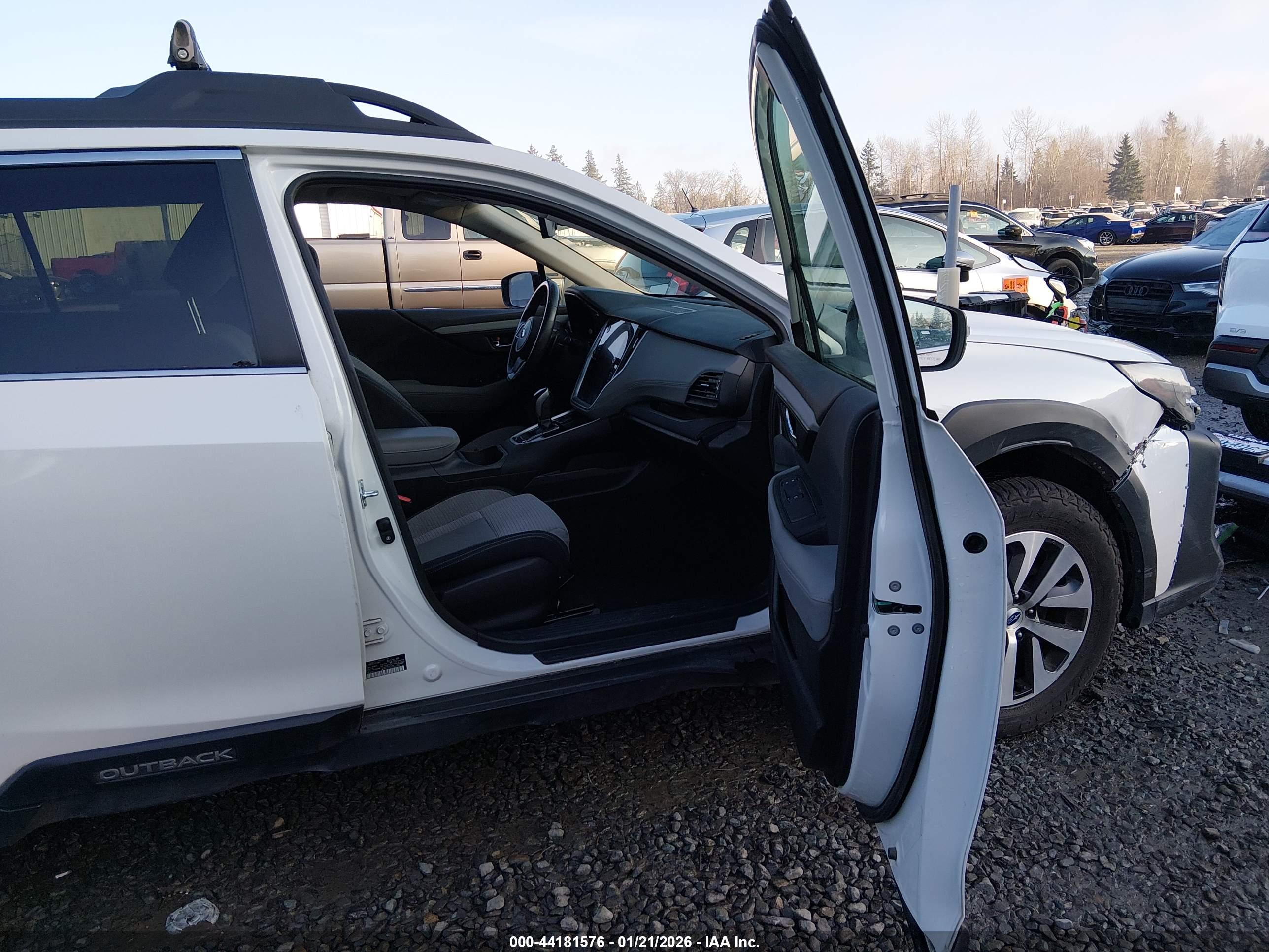 SUBARU OUTBACK image 5