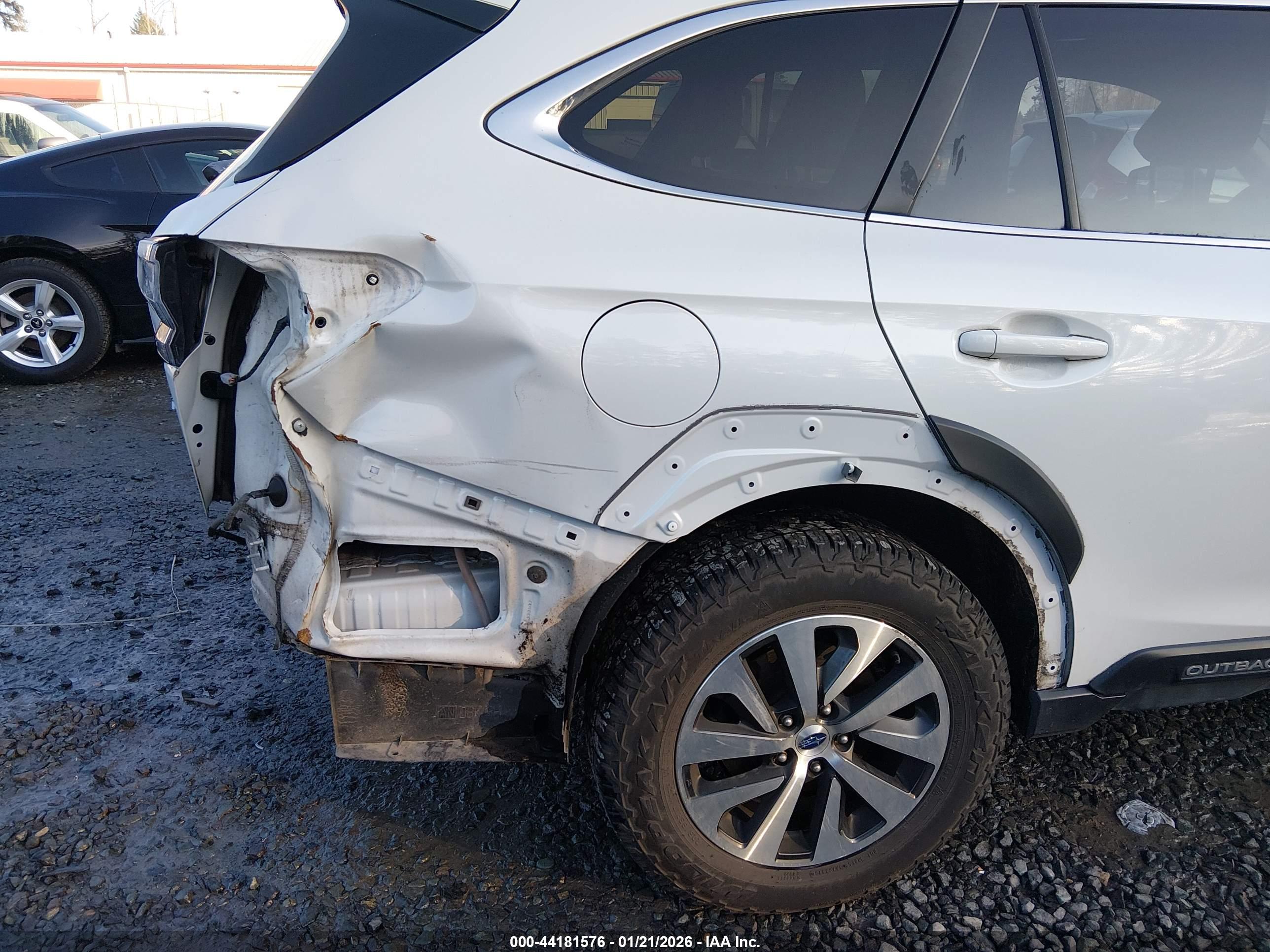 SUBARU OUTBACK image 6