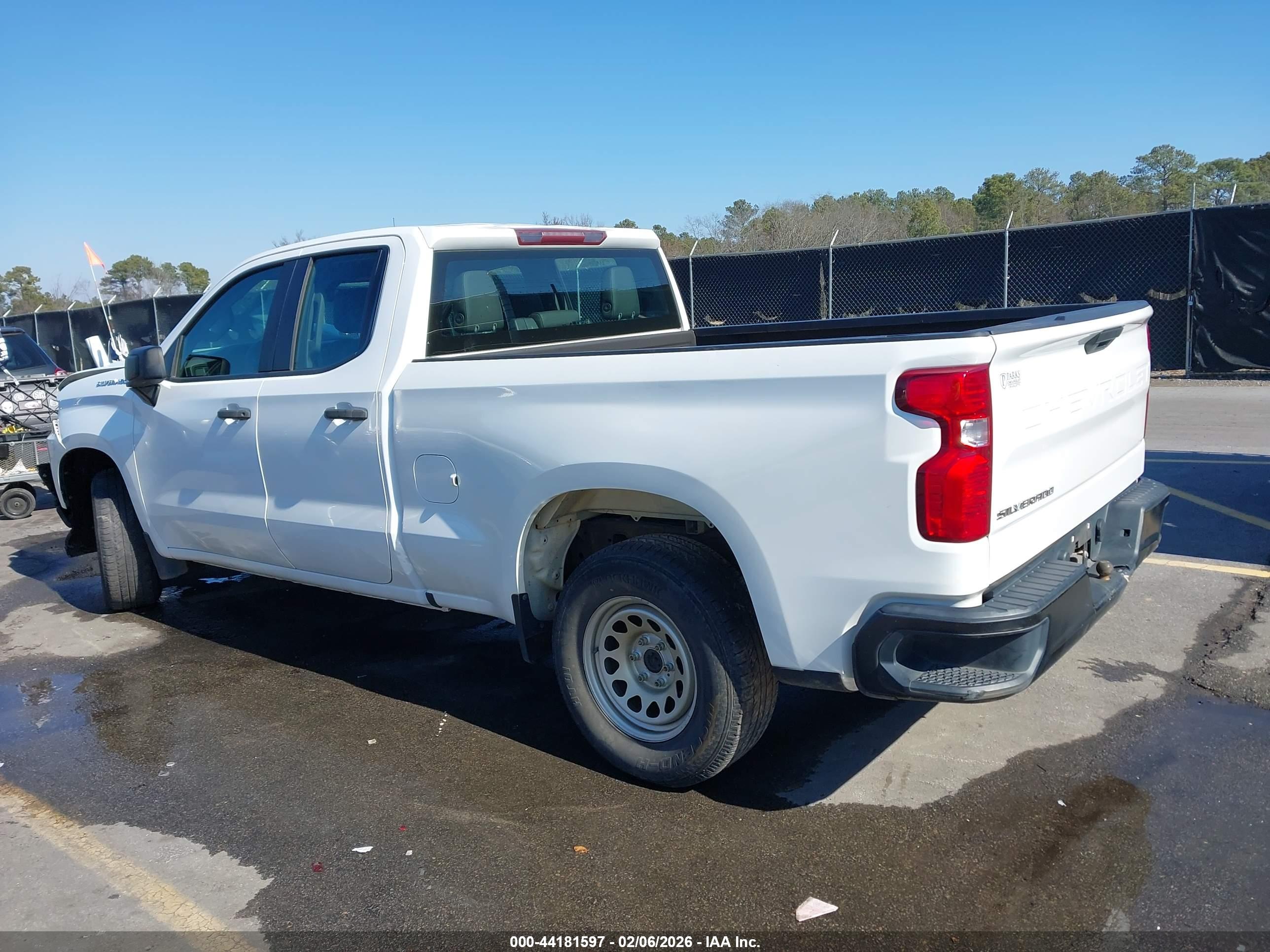 CHEVROLET SILVERADO image 3
