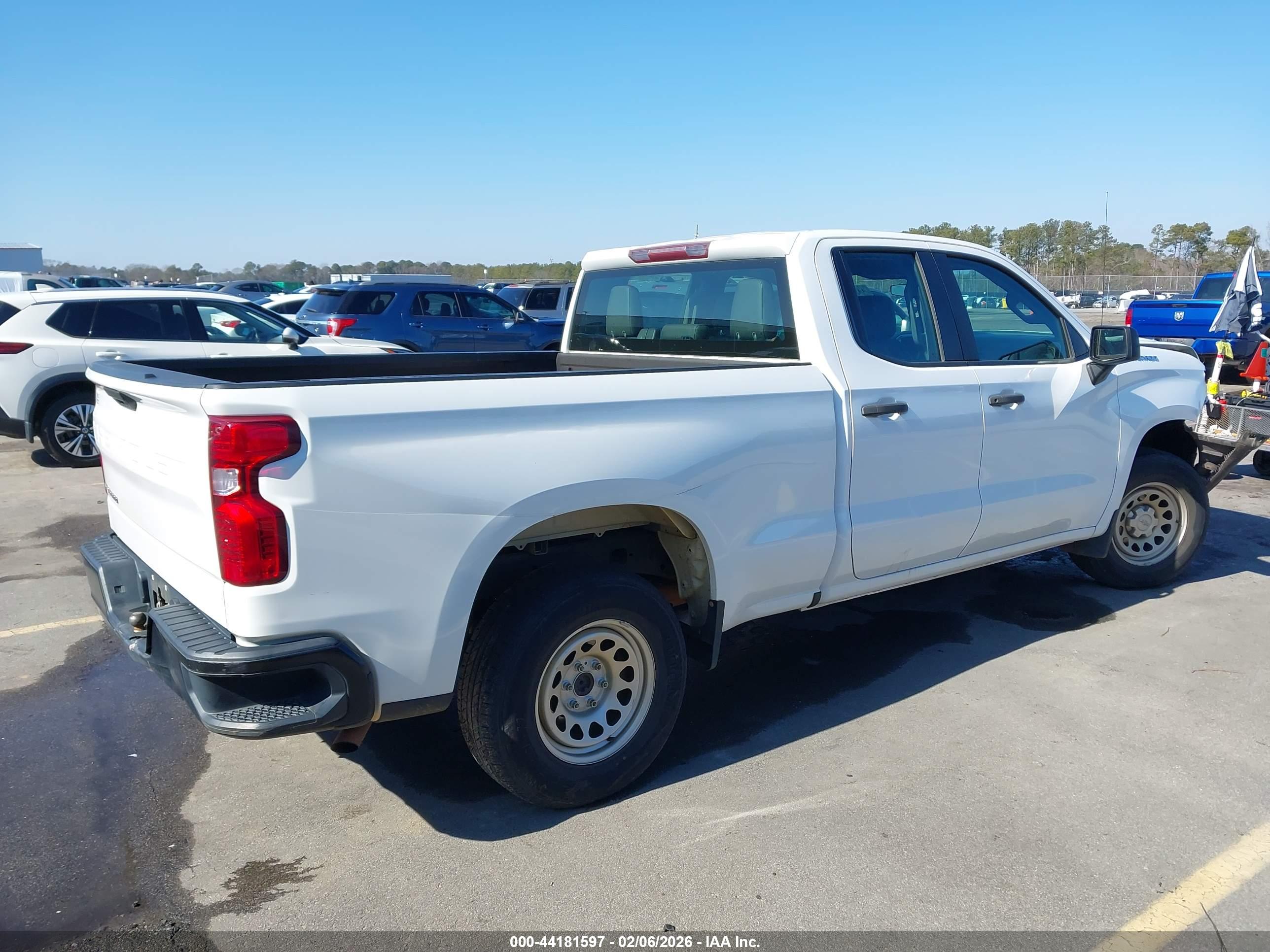 CHEVROLET SILVERADO image 4