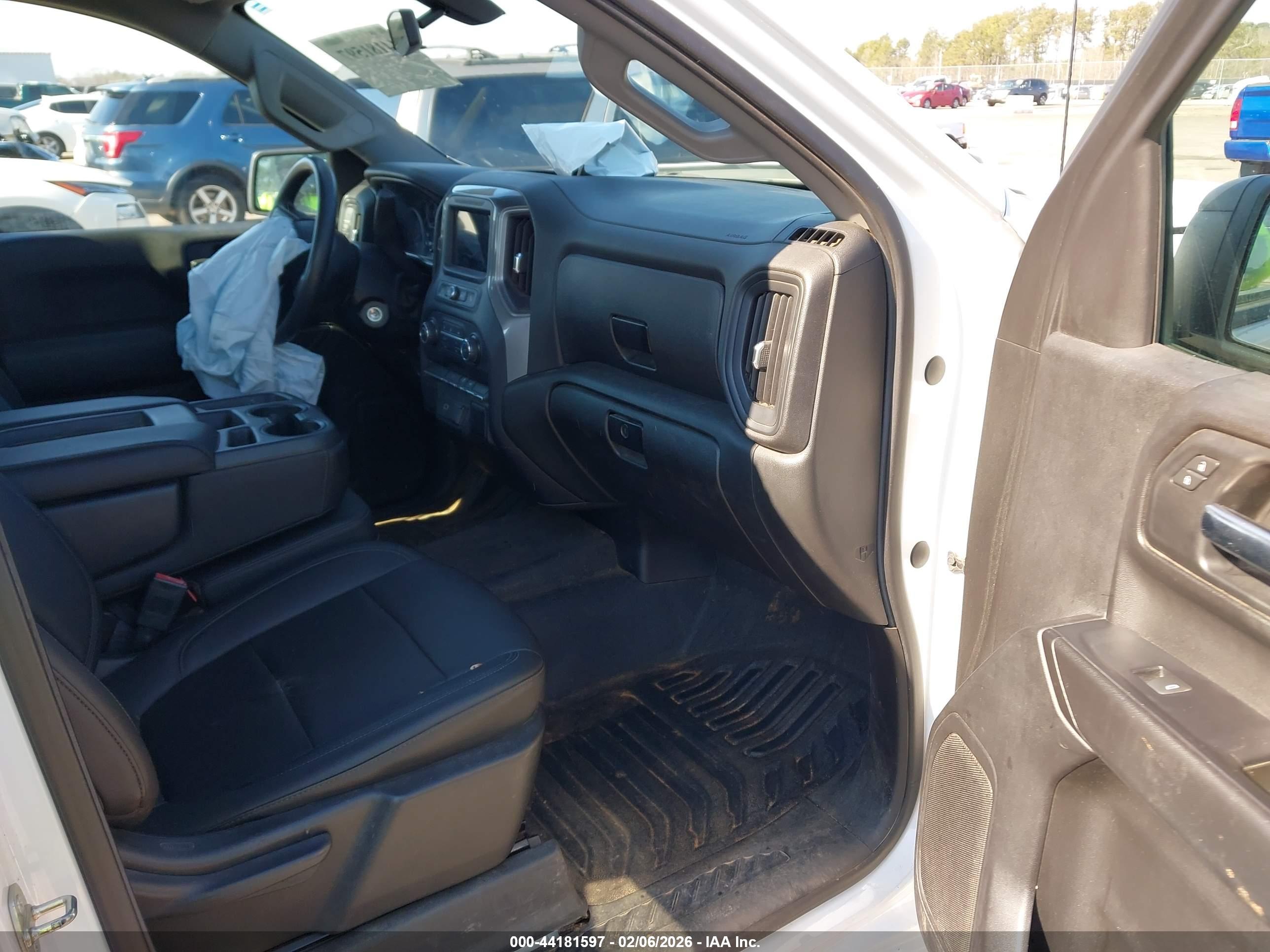 CHEVROLET SILVERADO image 5