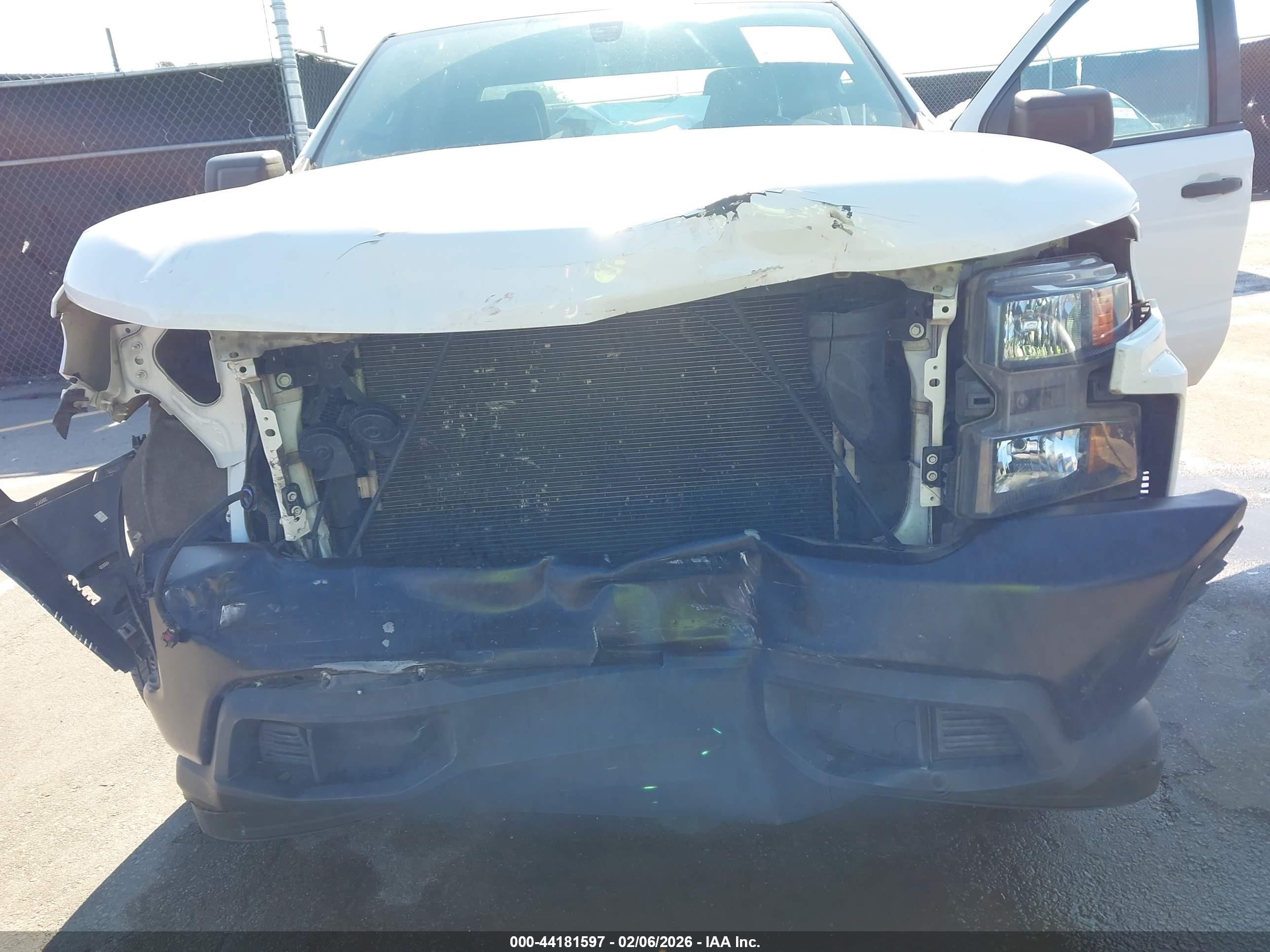 CHEVROLET SILVERADO image 6