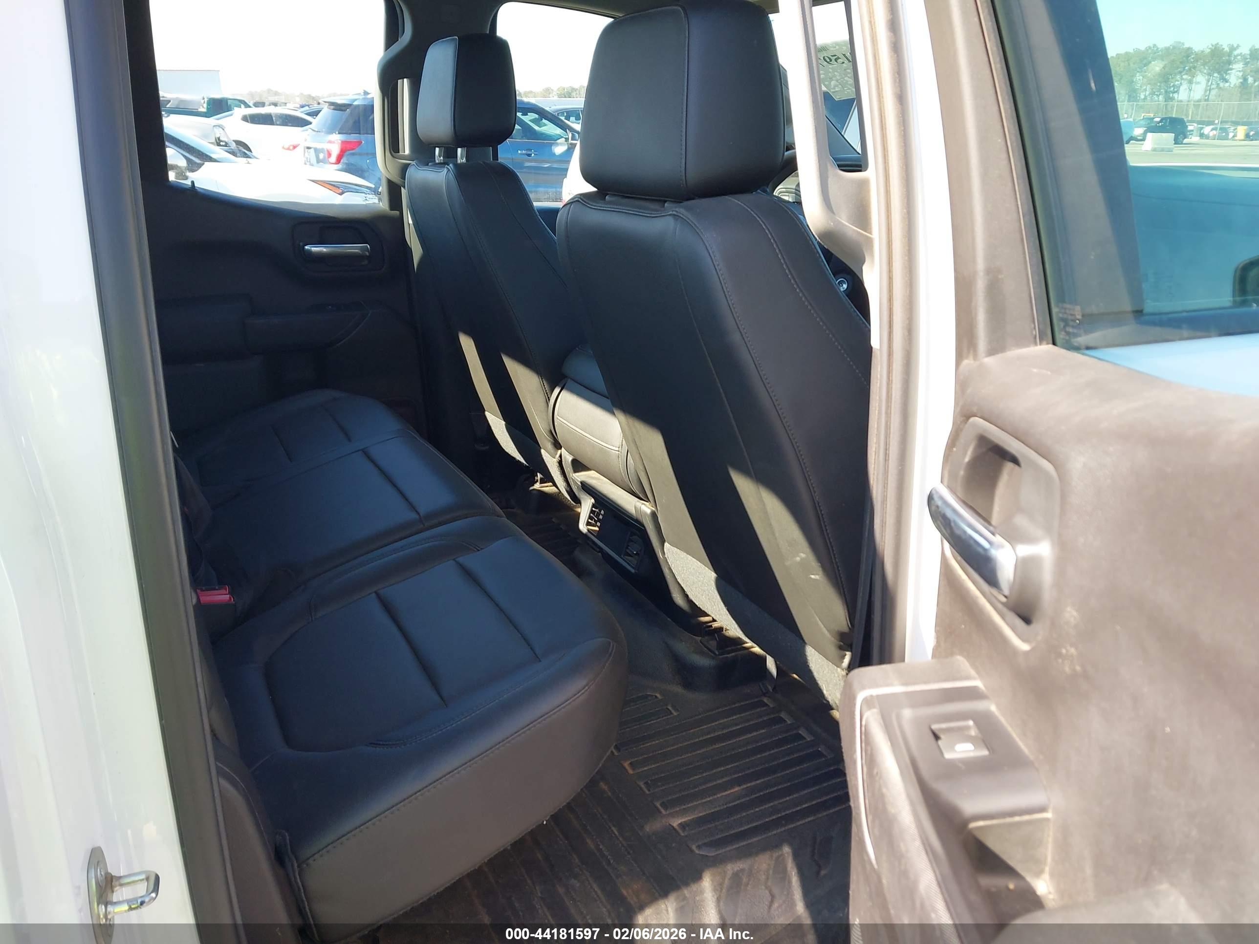 CHEVROLET SILVERADO image 8