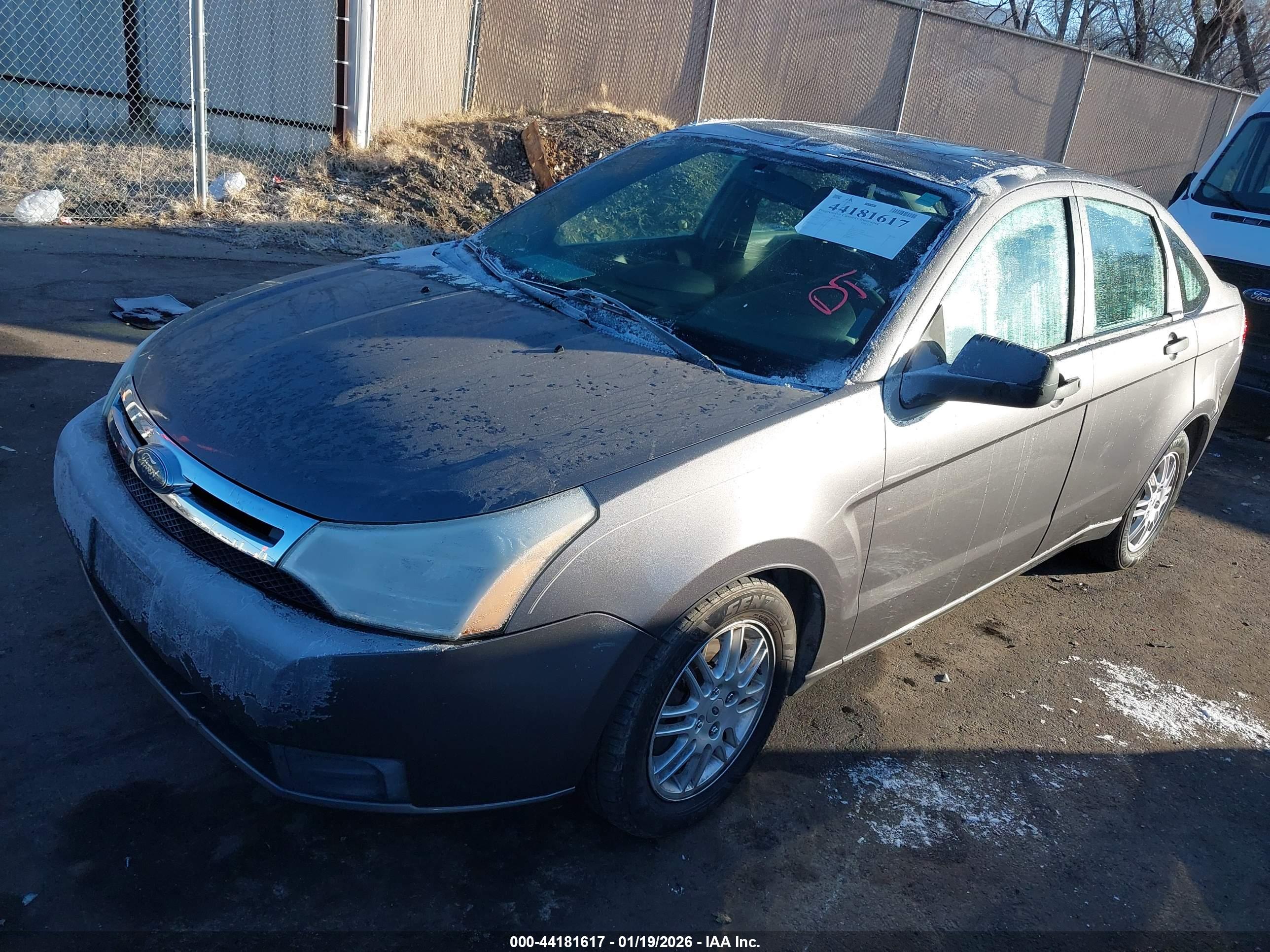 FORD FOCUS image 2