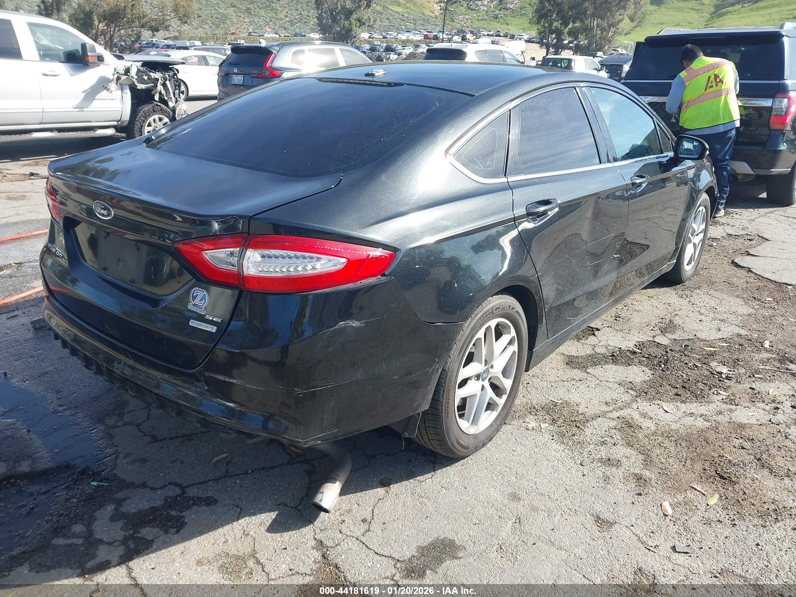 FORD FUSION image 4