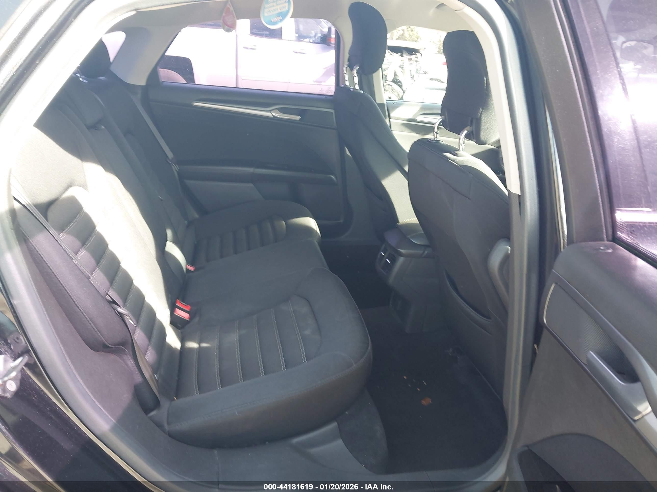 FORD FUSION image 8