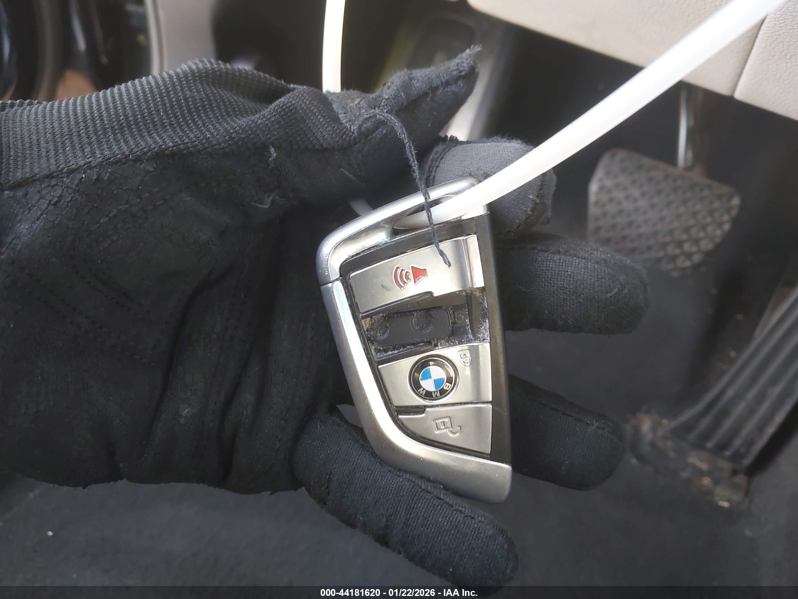 BMW 750I image 11