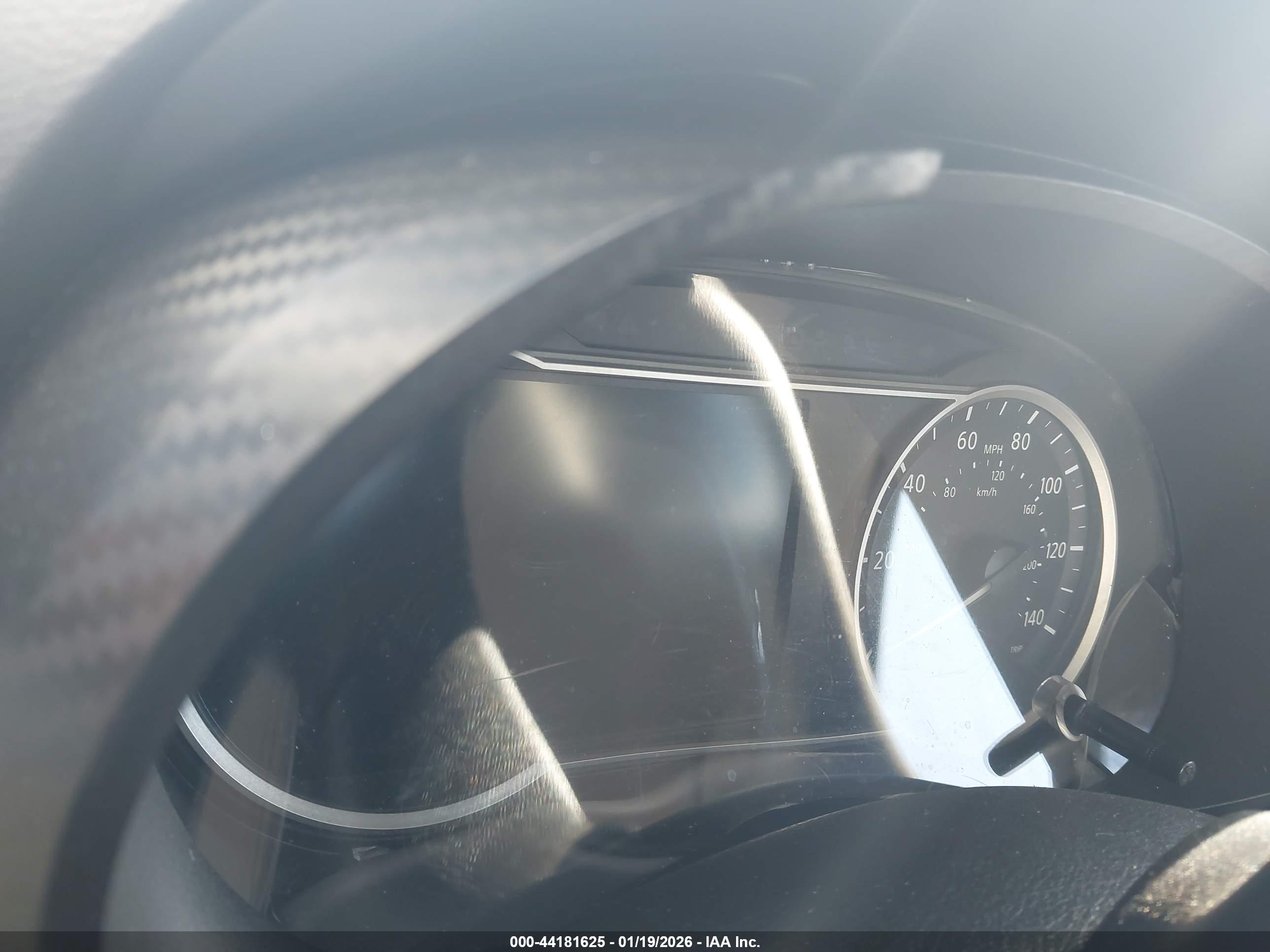 NISSAN VERSA image 7