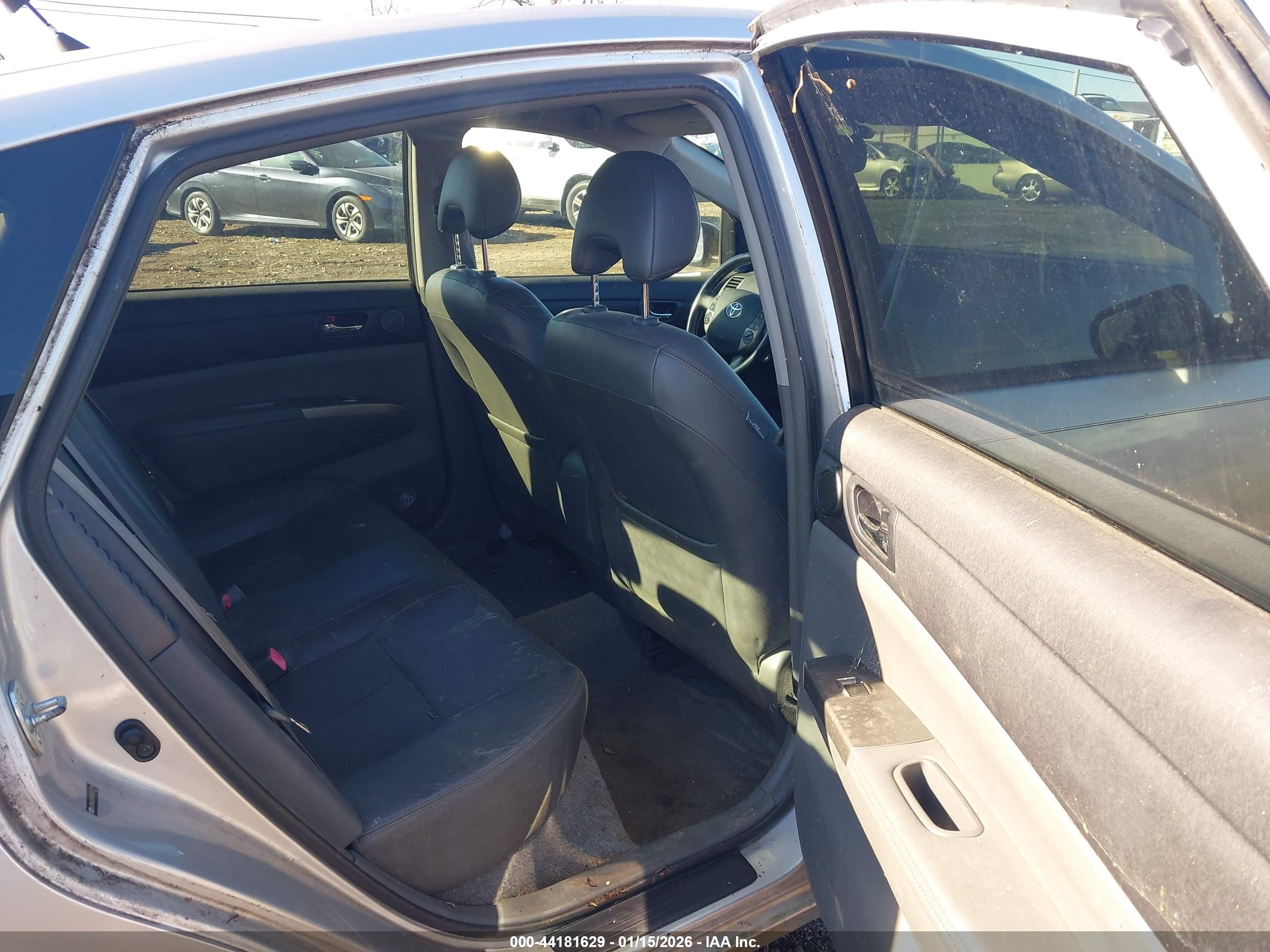 TOYOTA PRIUS image 8