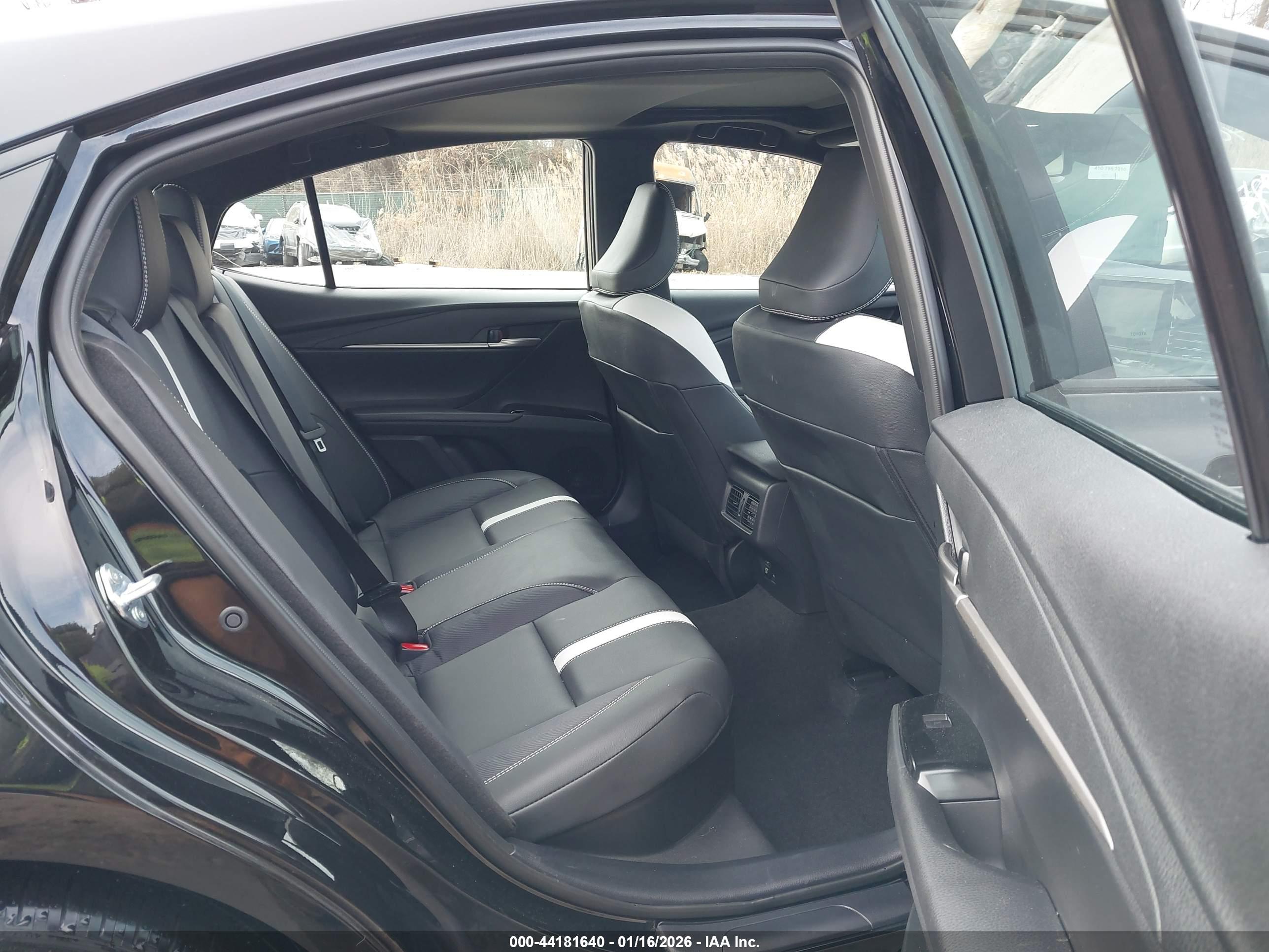 TOYOTA CAMRY image 8