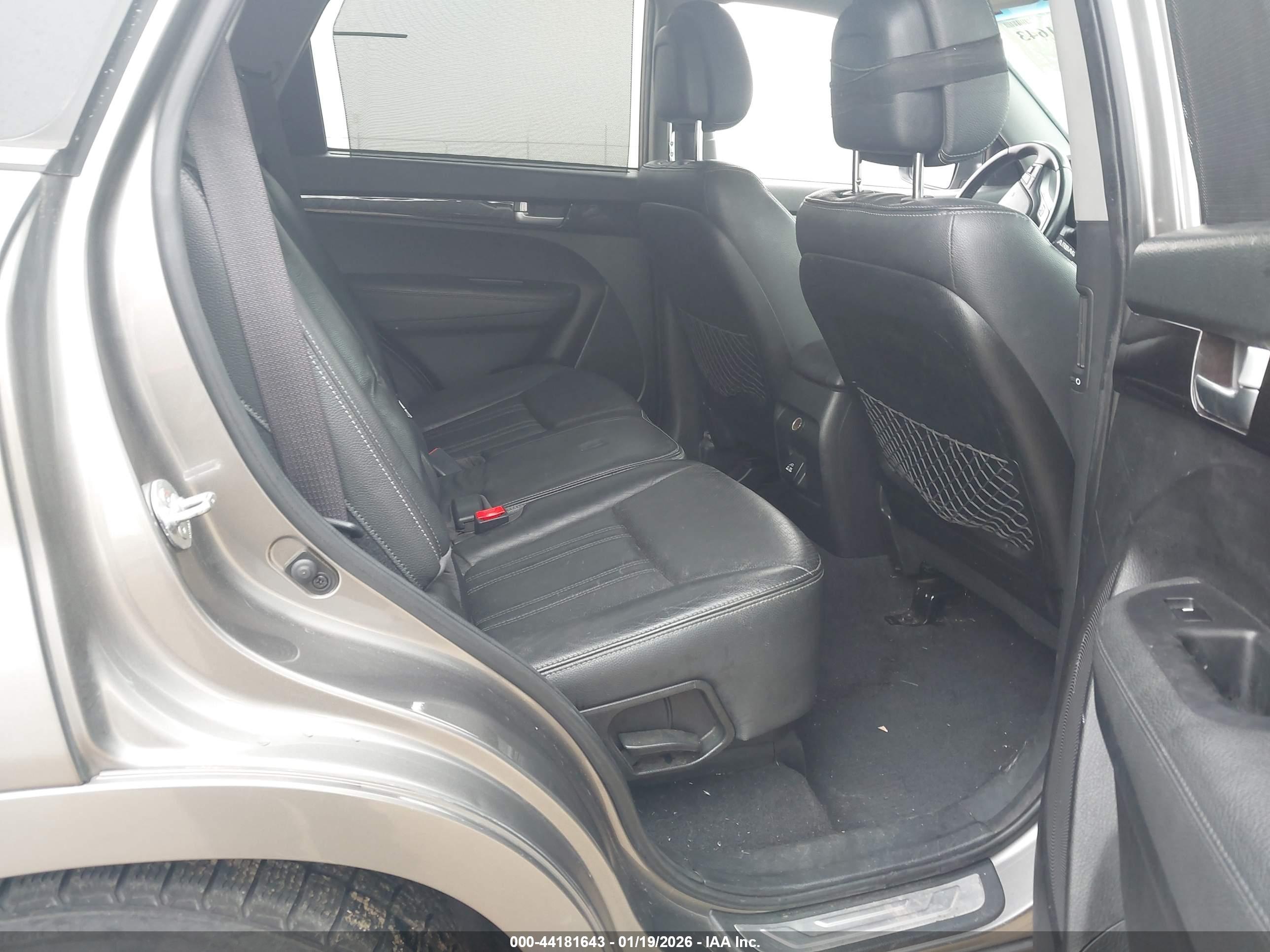KIA SORENTO image 8
