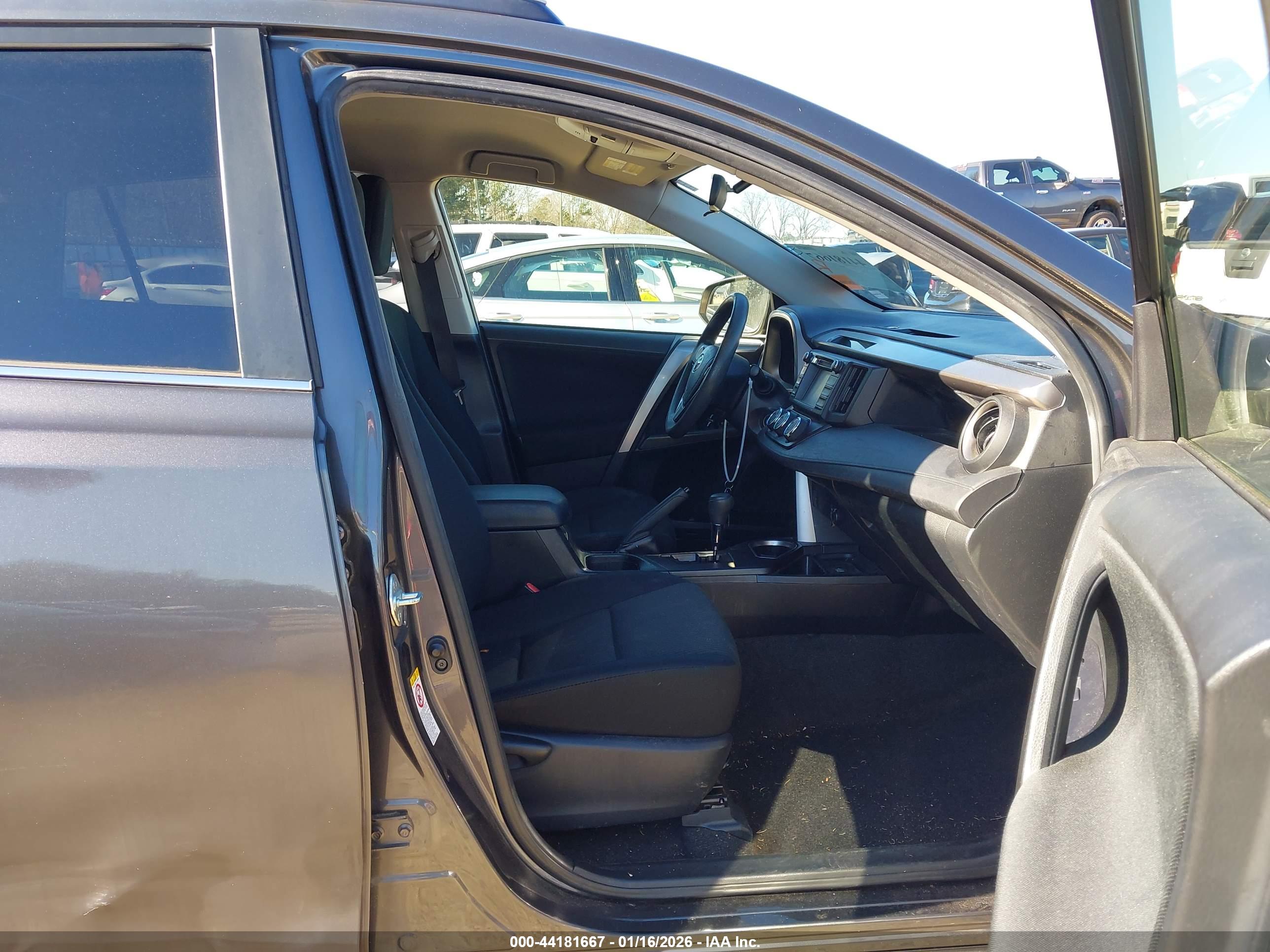 TOYOTA RAV4 image 5